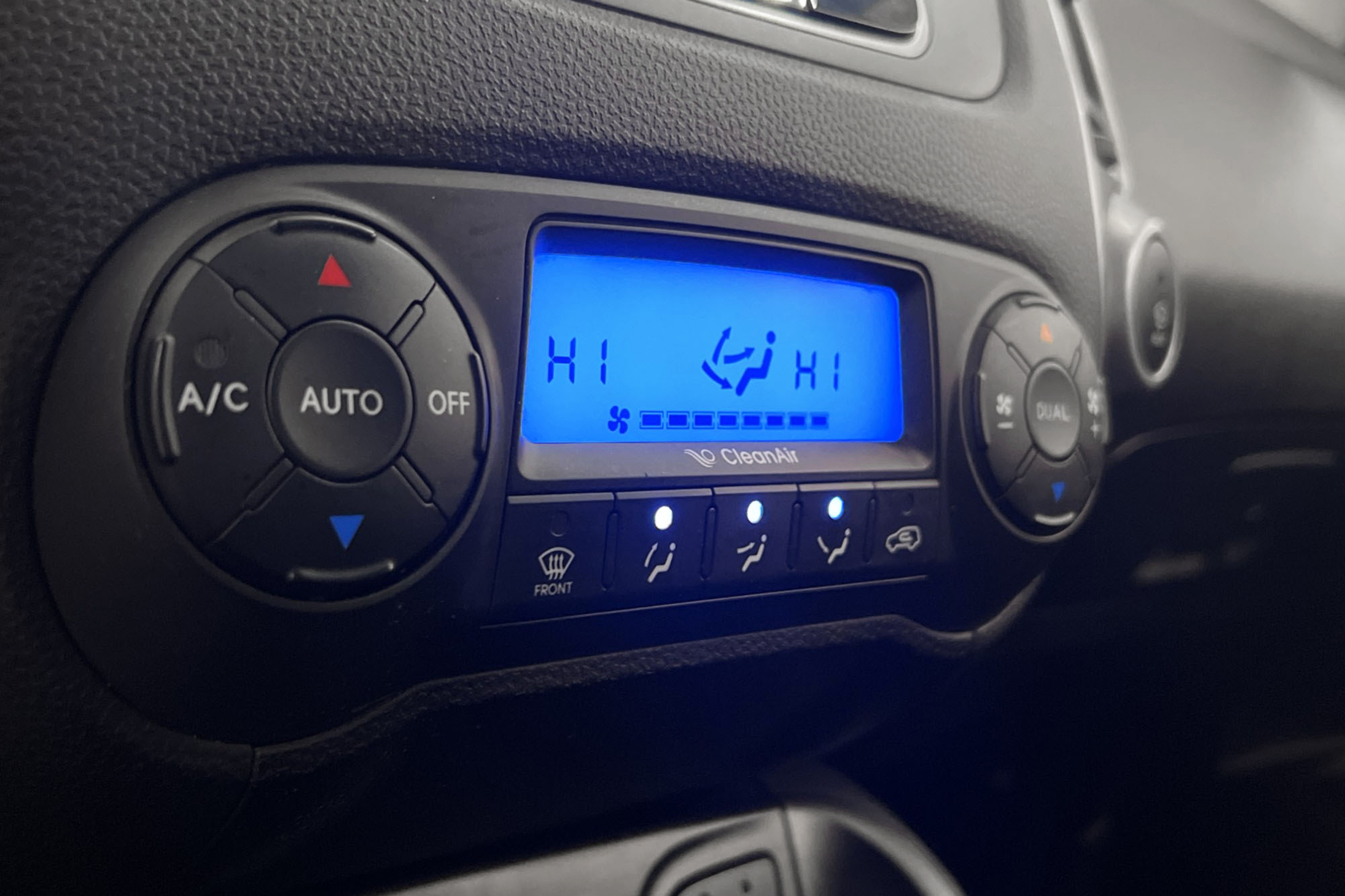 Hyundai ix35 2.0 CRDi 4WD M-värme Halvskinn P-sensorer Drag