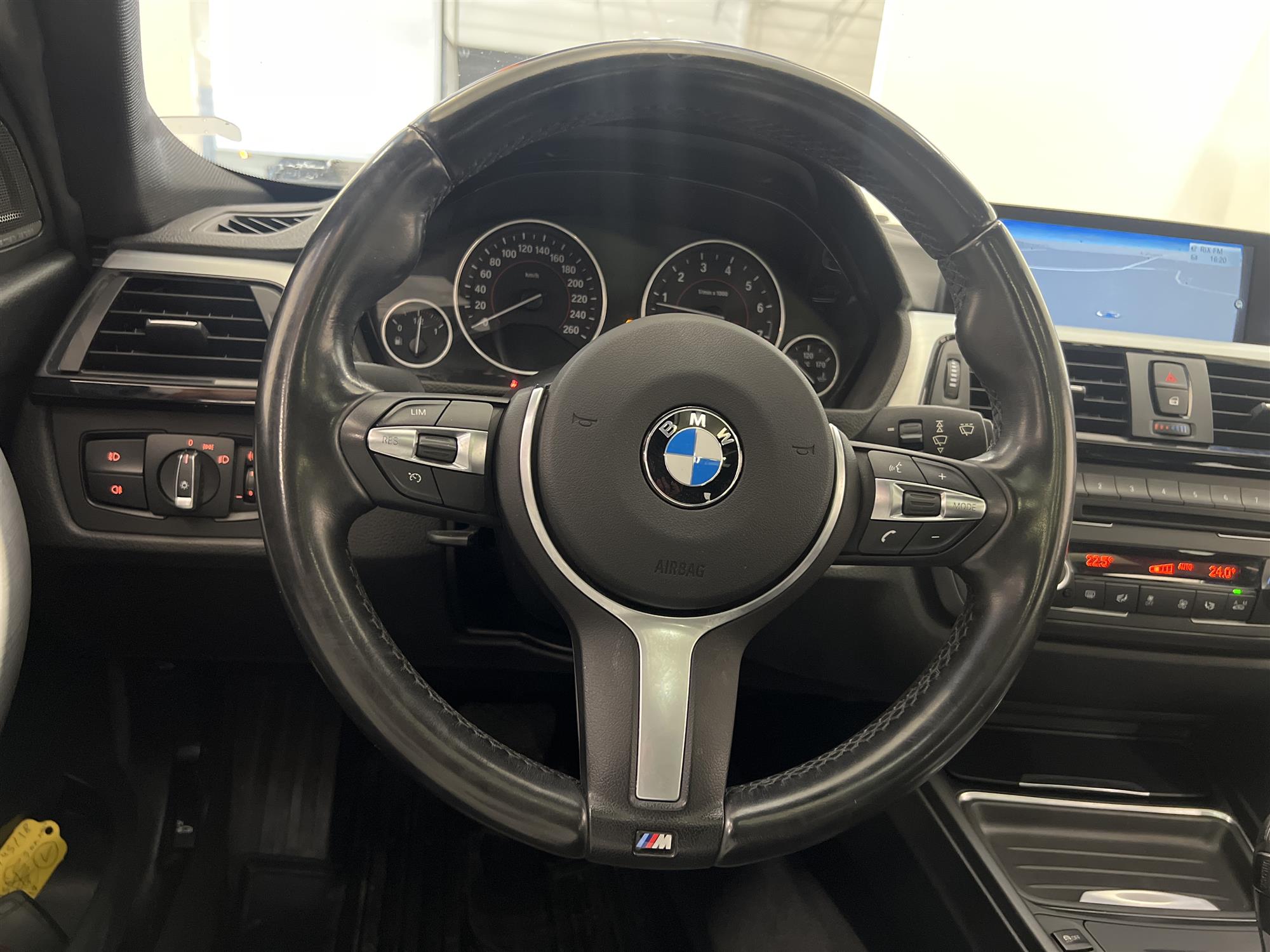 BMW 328i xDrive 245hk Pano M-Värm H/K Navi B-Kam 0,58L/mil