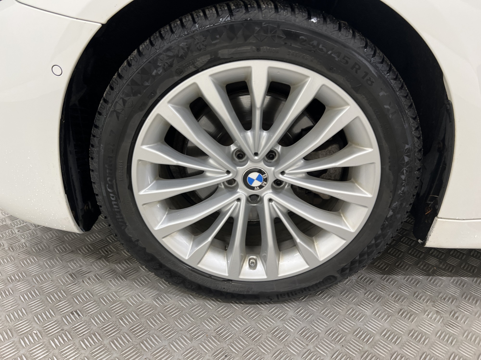 BMW 520d 190hk xDrive M Sport D-värm B-kamera Navi Drag