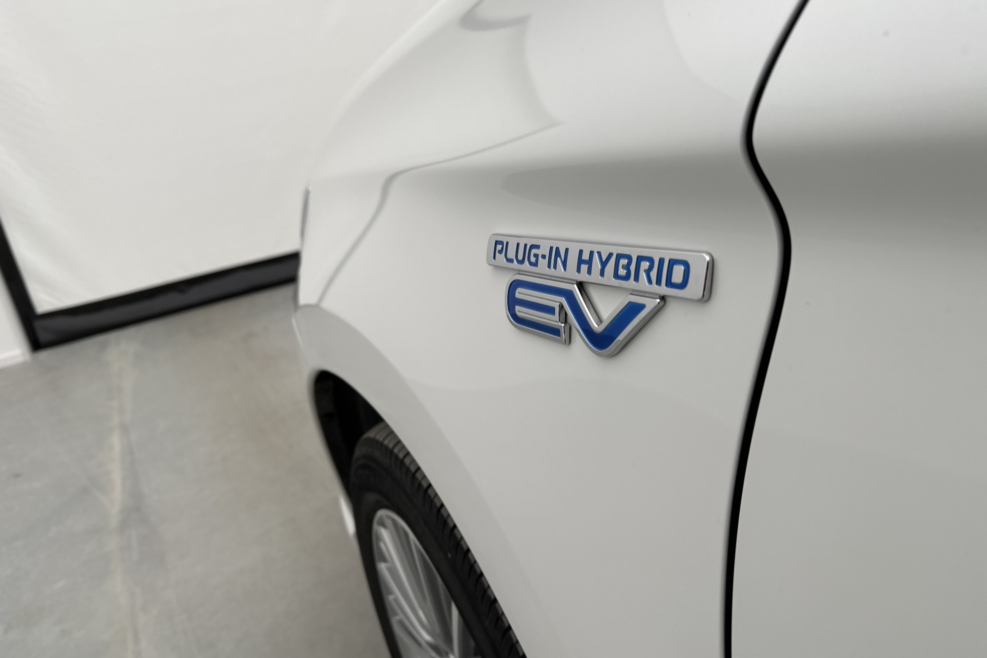 Mitsubishi Outlander PHEV 4WD Business Taklucka 360* Drag 