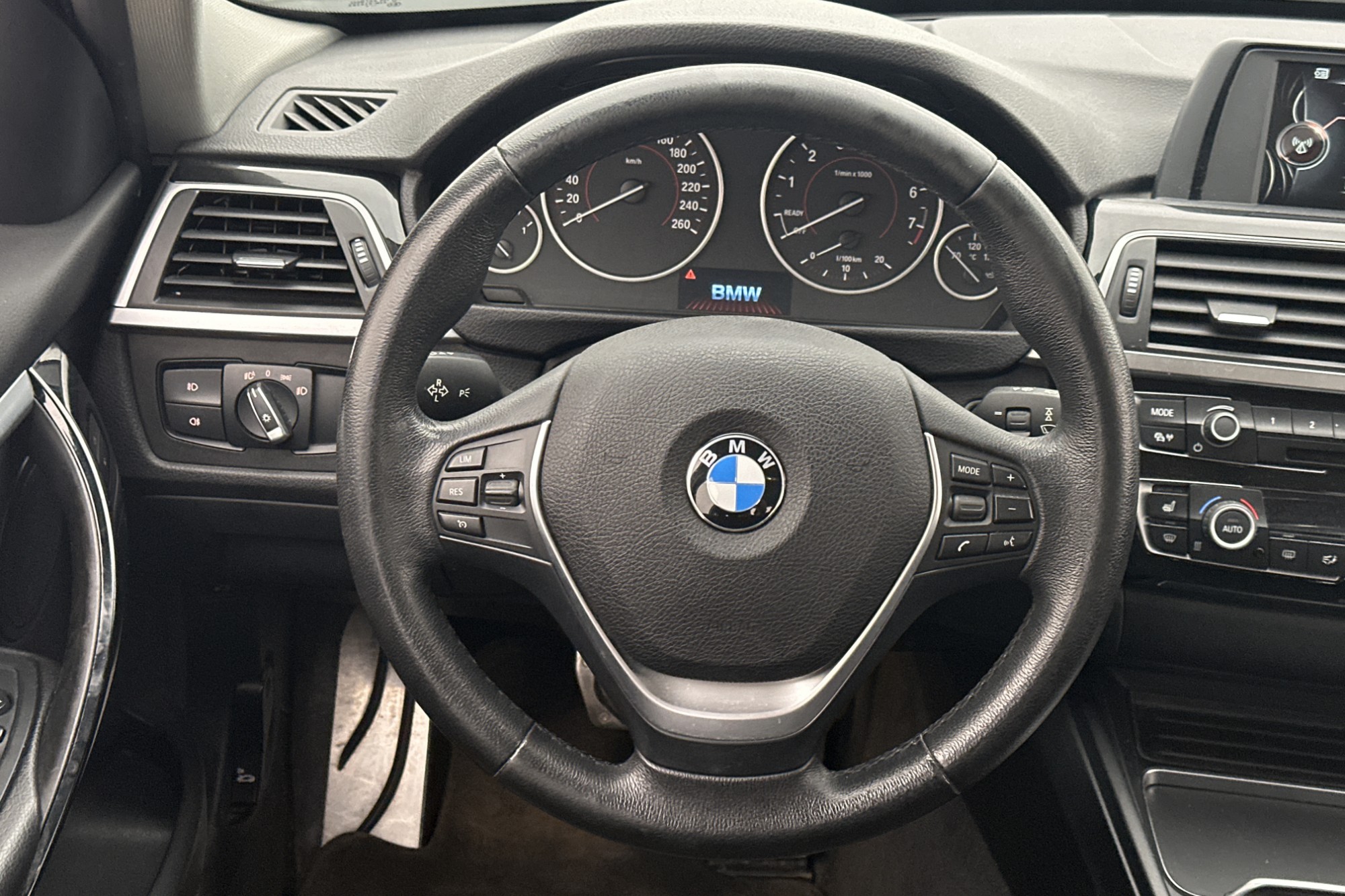 BMW 330 i Touring 252hk Sport line Sensorer Dragkrok