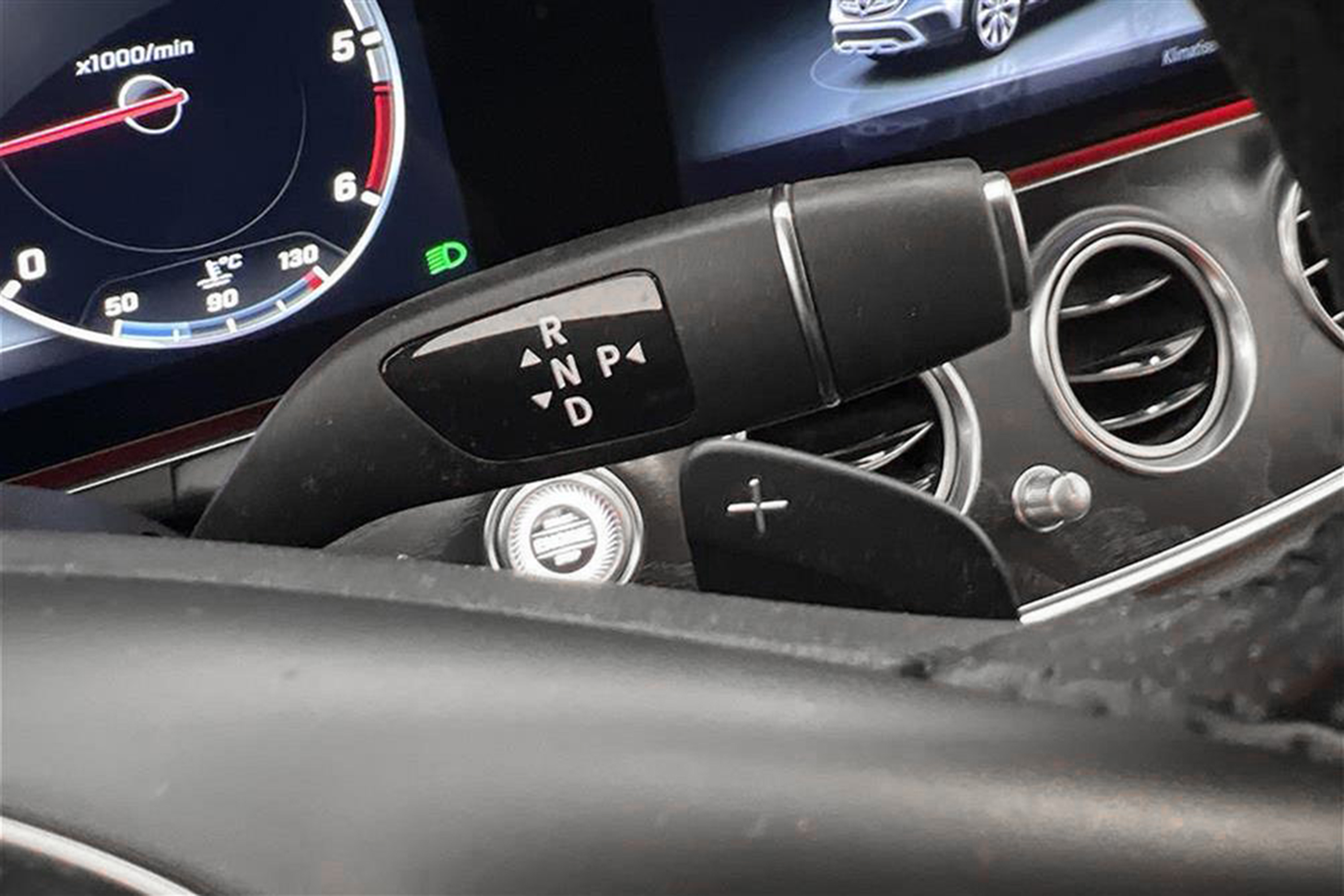 Mercedes-Benz E 220d 4M All-Terrain Värmare GPS 360 HUD Drag