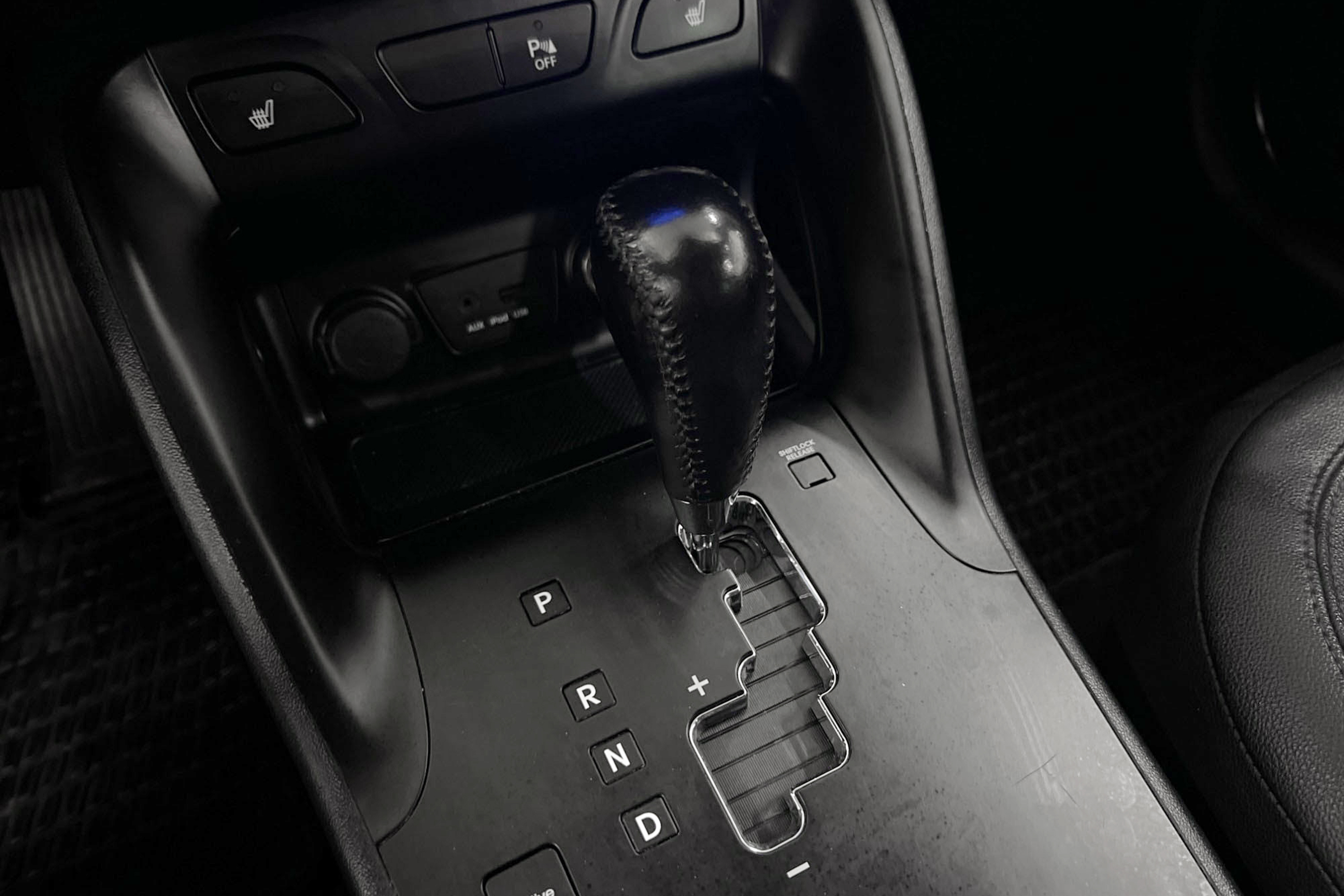 Hyundai ix35 2.0 CRDi 4WD M-värme Halvskinn P-sensorer Drag