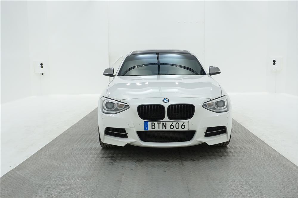 BMW M135 i xDrive 5-dörrars Taklucka Skinn Backkamera 320hk