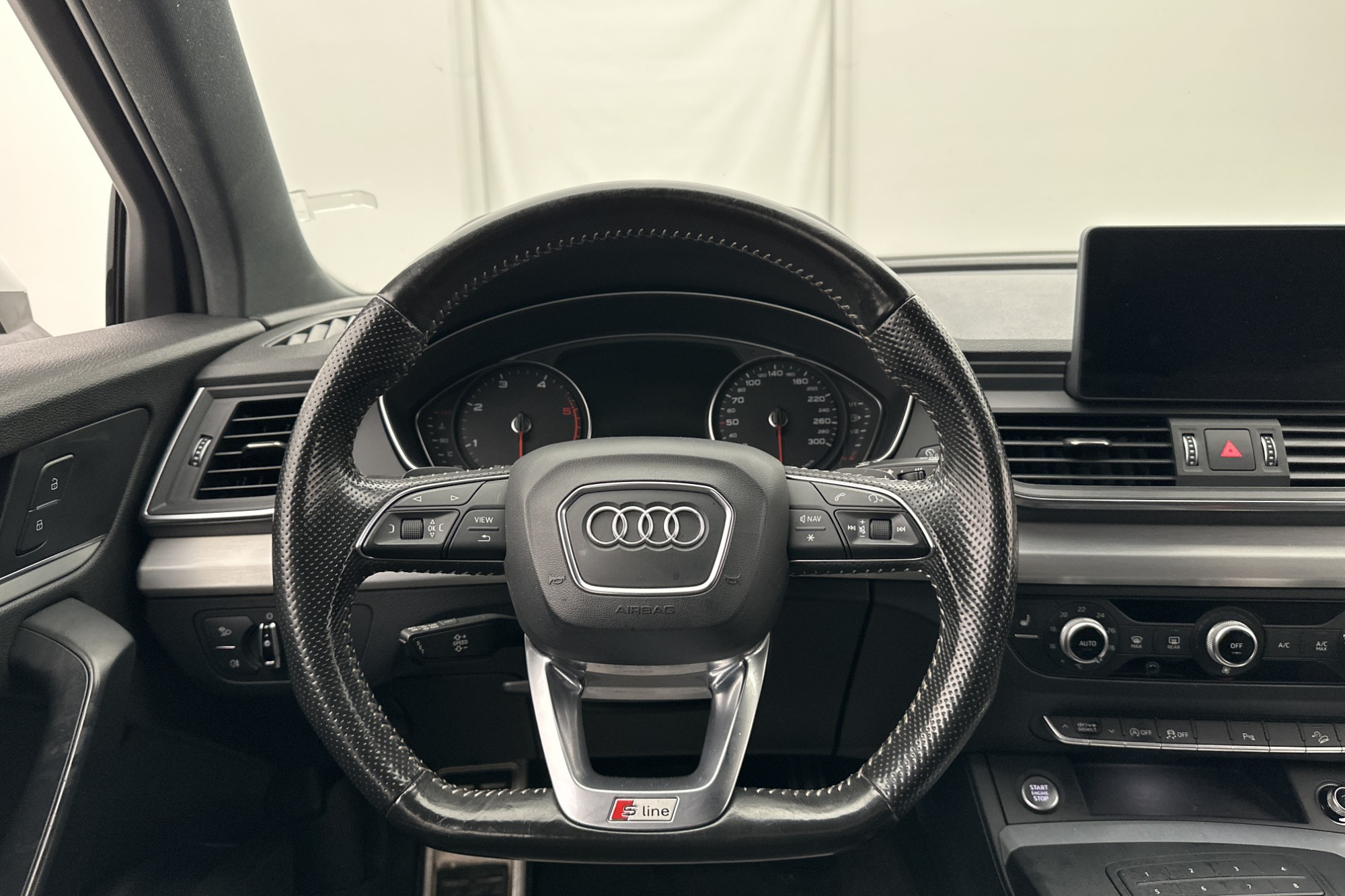 Audi Q5 2.0 TDI Quattro 190hk S-Line P-Värm MOMS 4,95% Ränta