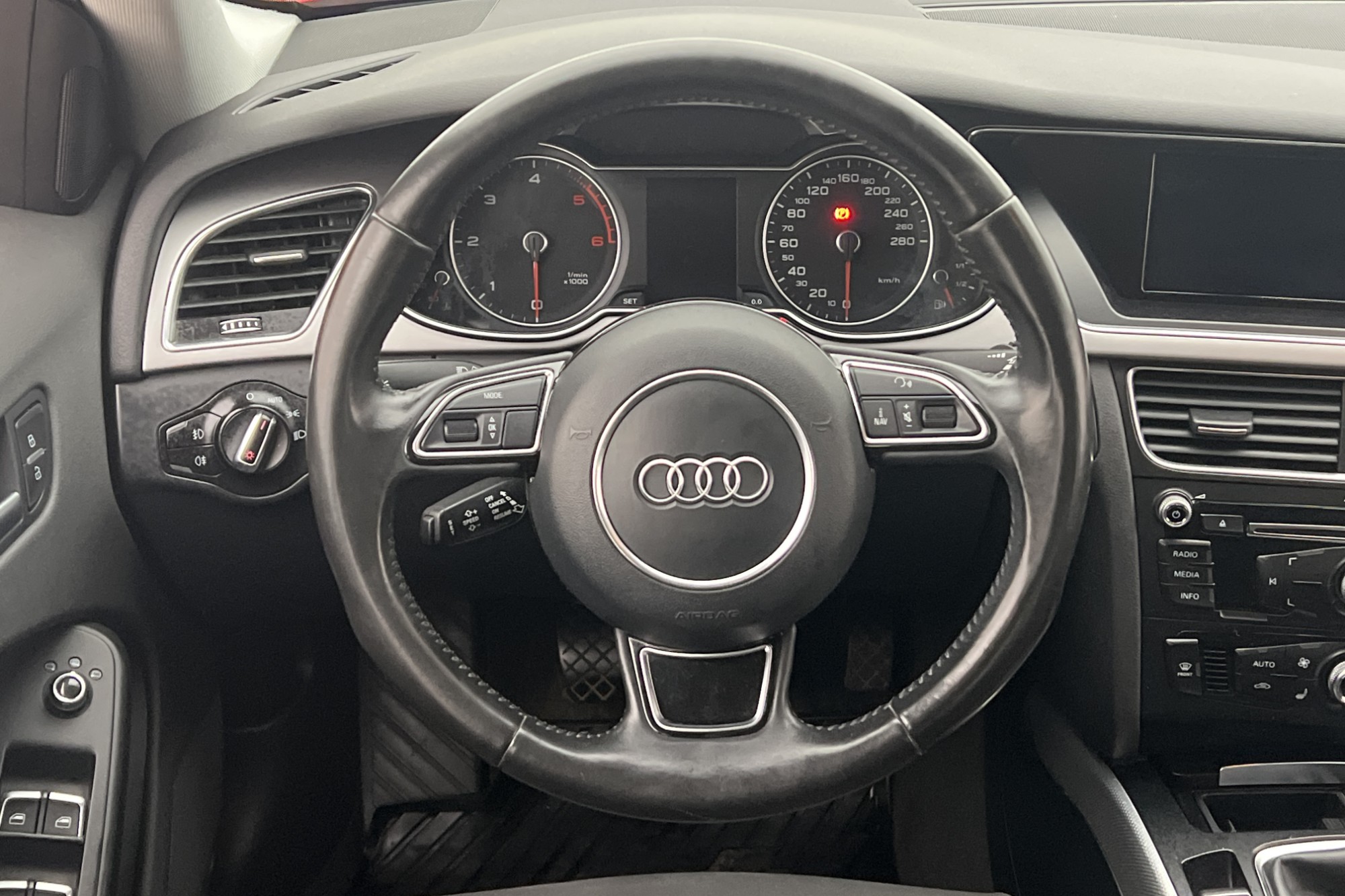 Audi A4 2.0 TDI Quattro Comfort Sensorer Dragkrok 0,53l/mil