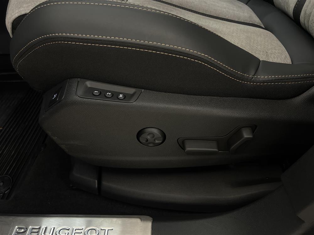 Peugeot 3008 Plug-in Hybrid4 300hk GT-Line 360* Massage Moms