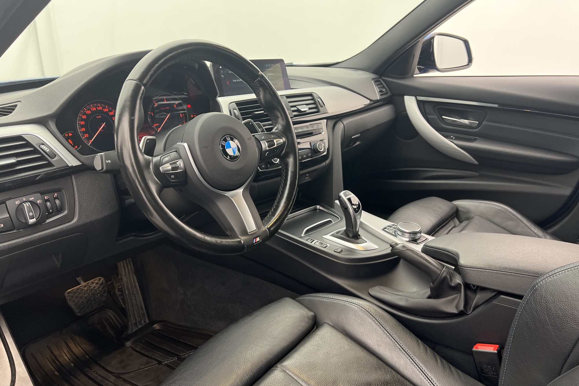 BMW 320d xDrive Touring M Sport HiFi Navi Cockpit Skinn Drag