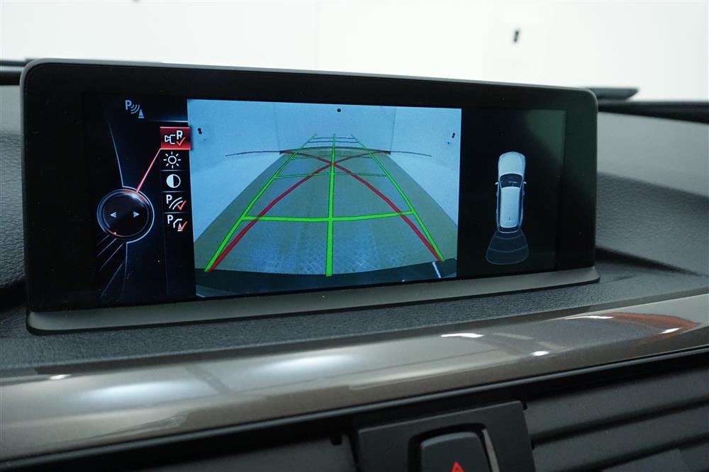 BMW 320d Touring (184hk) GPS PDC HUD Pano Kamera 