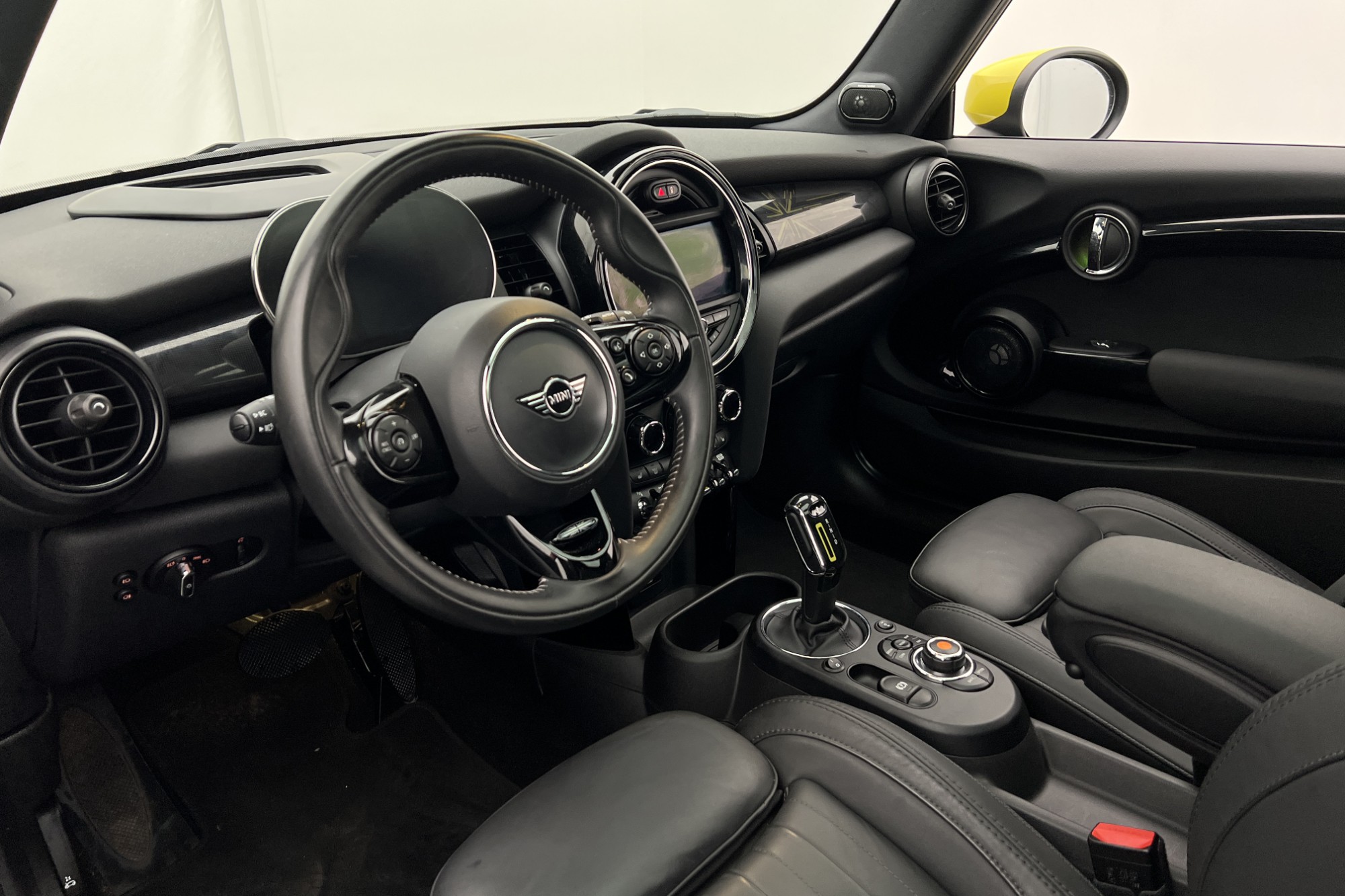 MINI Cooper SE 32.6 kWh 184hk Maximise Pano HUD Kamera Skinn