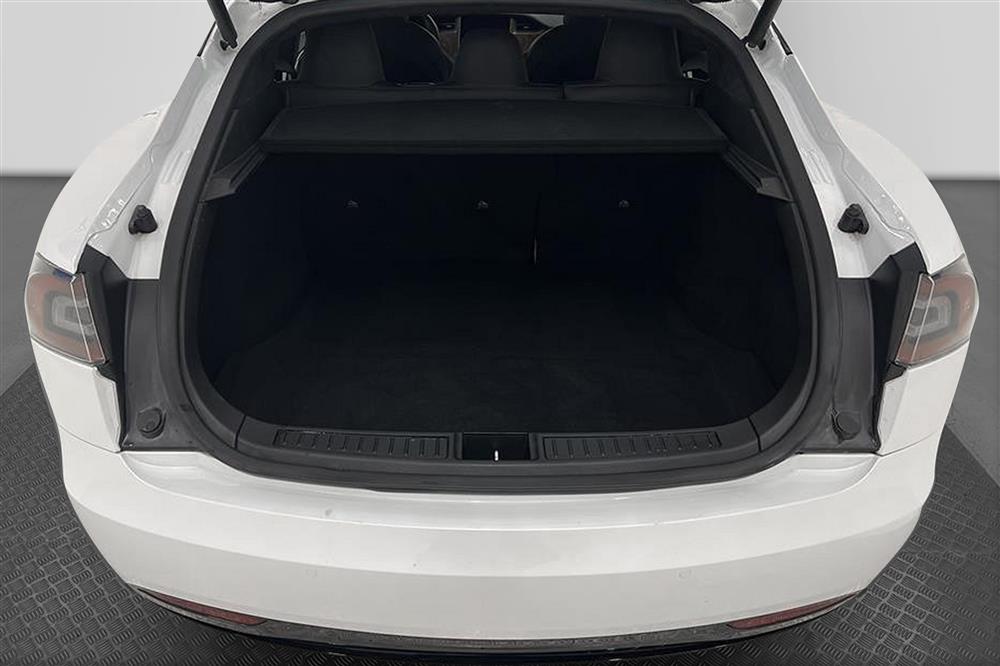 Tesla Model Standard Range AWD Luftfjädring AP Sv-såld