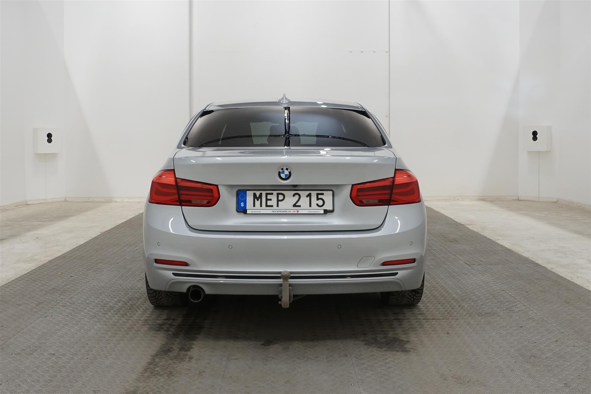 BMW 318d Sport Line Kamera Taklucka Drag Rattvärme Keyless 