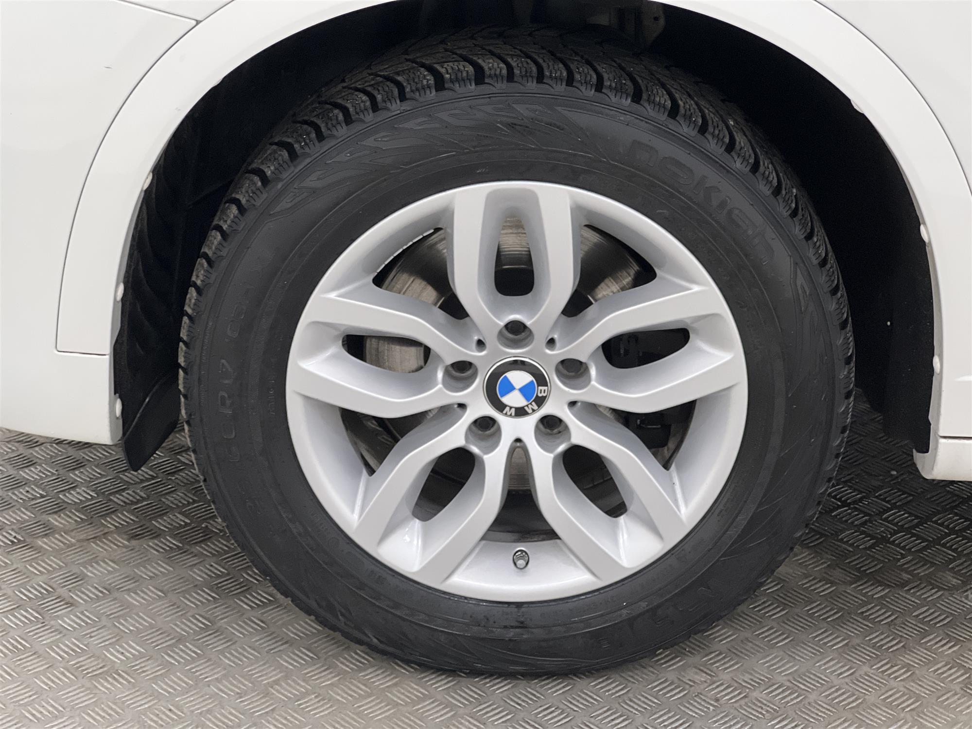 BMW X3 xDrive20d M-sport Värmare HiFi Navi Skinn Drag