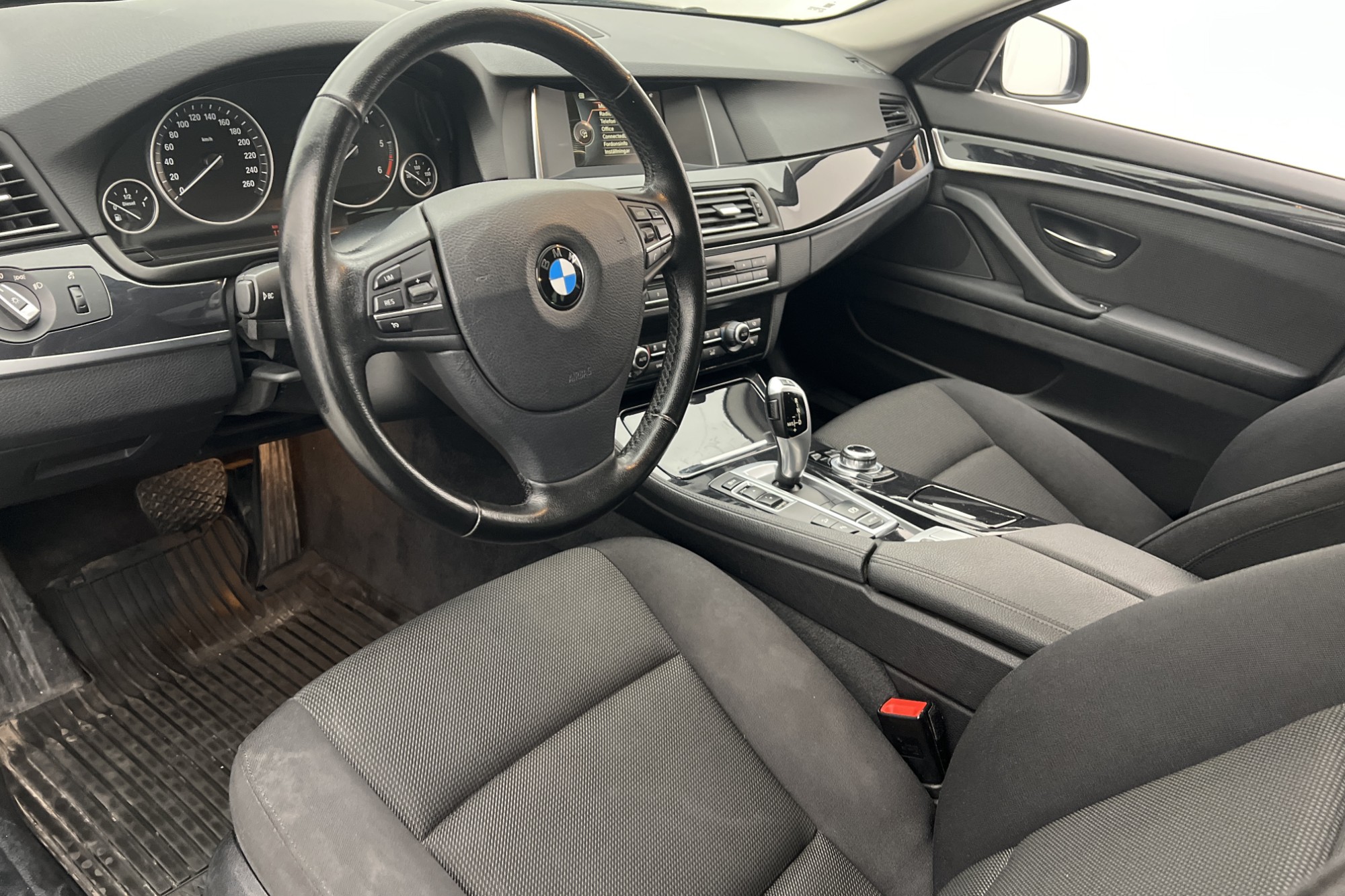 BMW 520 d xDrive Touring HiFi Sensorer Rattvärm Drag Välserv
