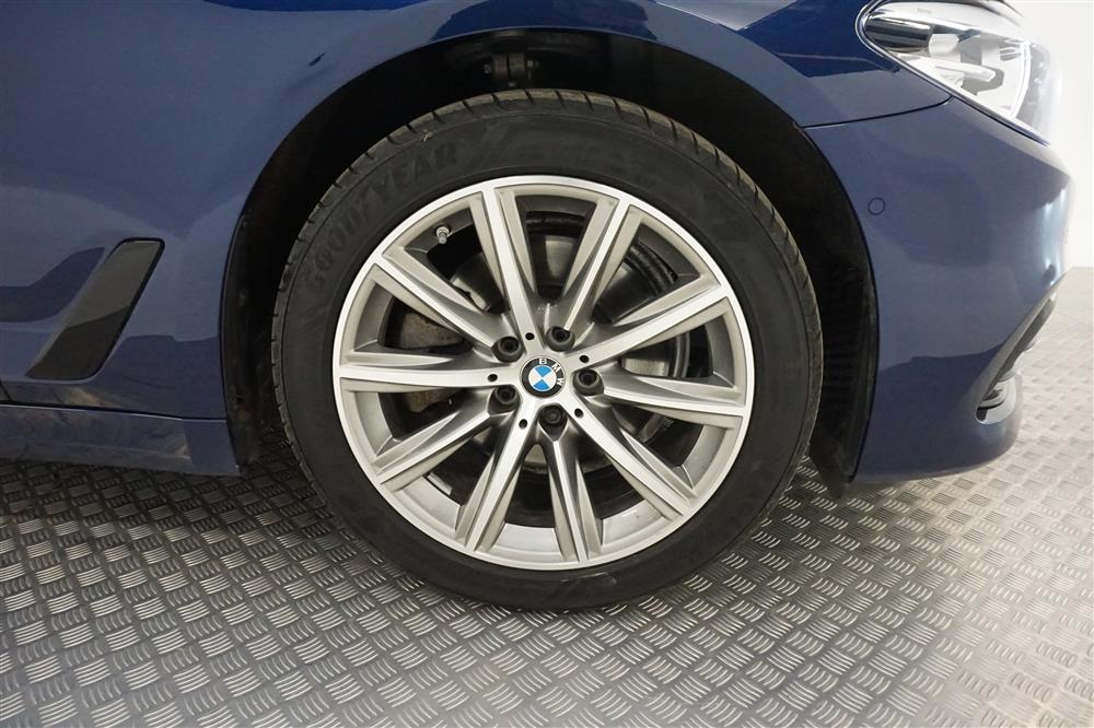 BMW 520d Sedan 190hk Sport line Backkamera Navi 1 Brukare