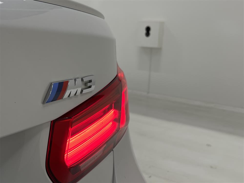 BMW M3 Sedan 431hk Kolfibertak  HUD H/K B-Kam Navi Keyless