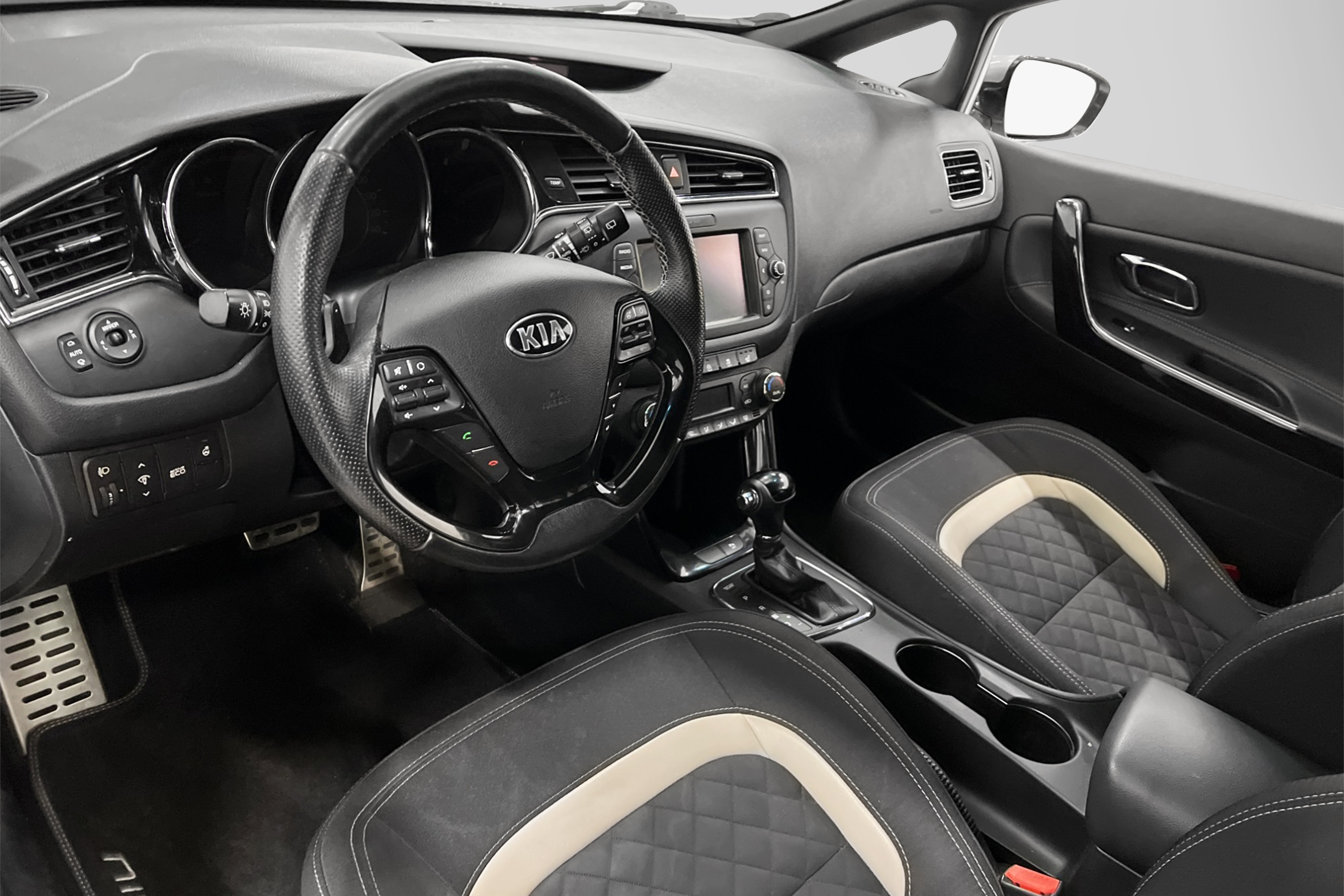 Kia Ceed SW 1.6 CRDi GT-Line B-kamera Navi Nyservad 136hk