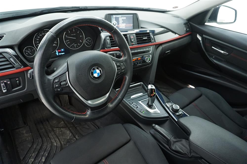 BMW 320d xDrive Sedan / Sport Line/ P-sensor / Få-Brukare