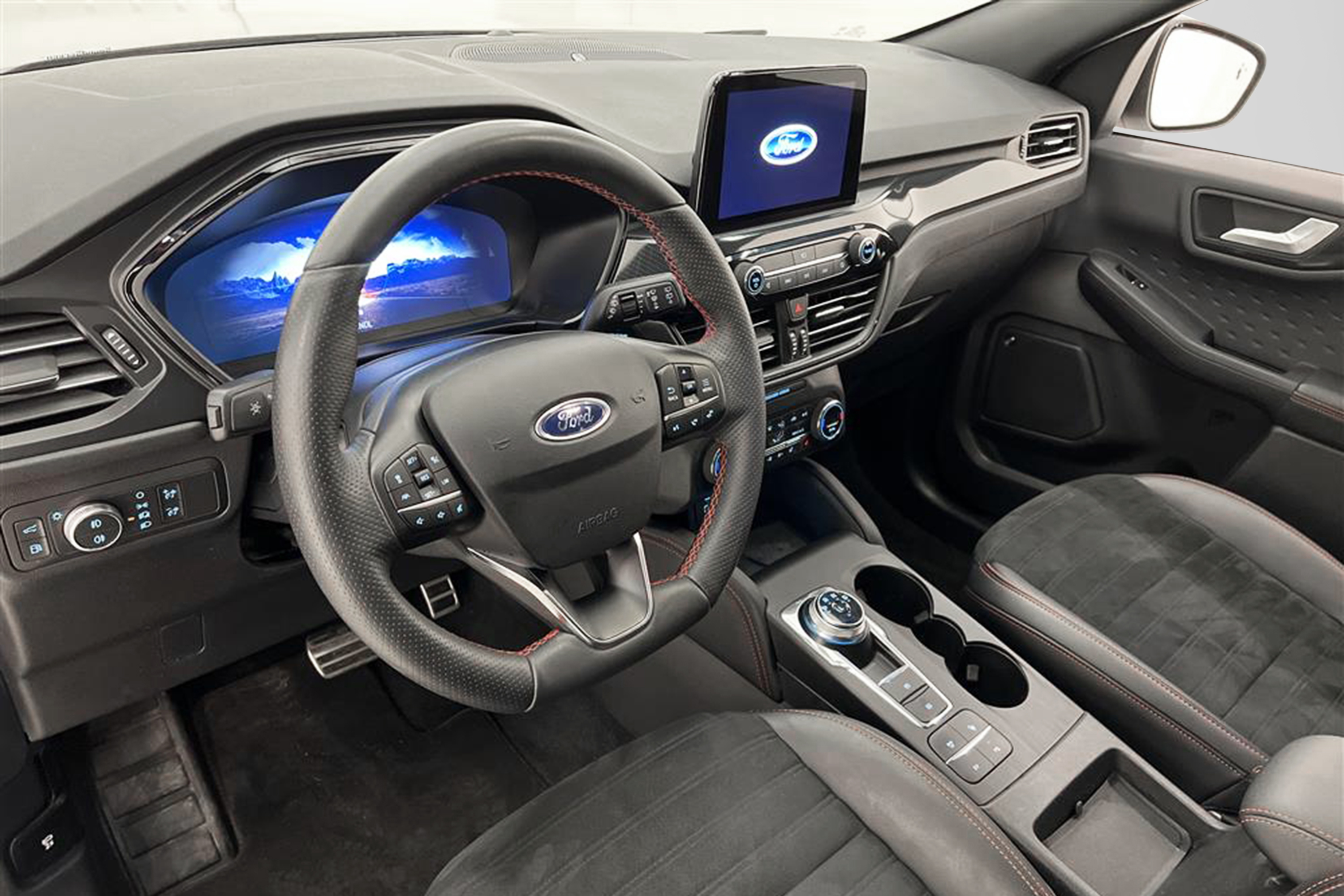 Ford Kuga Plug-In Hybrid 225hk ST-Line Cockpit Drag Kamera