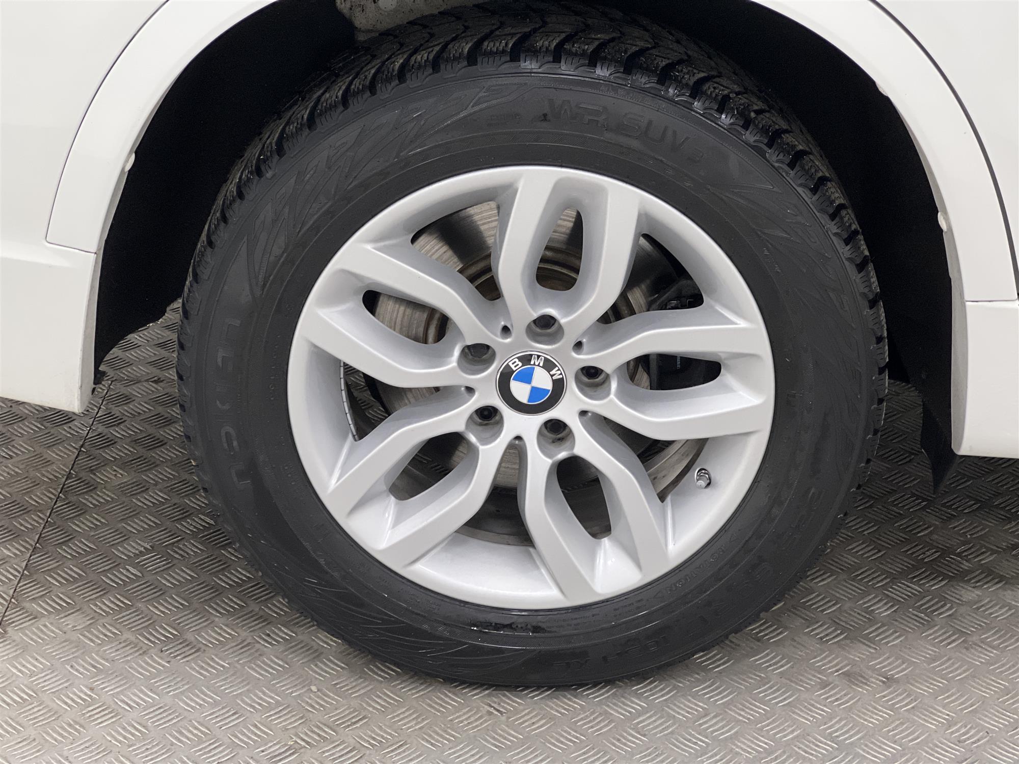 BMW X3 xDrive20d M-sport Värmare HiFi Navi Skinn Drag