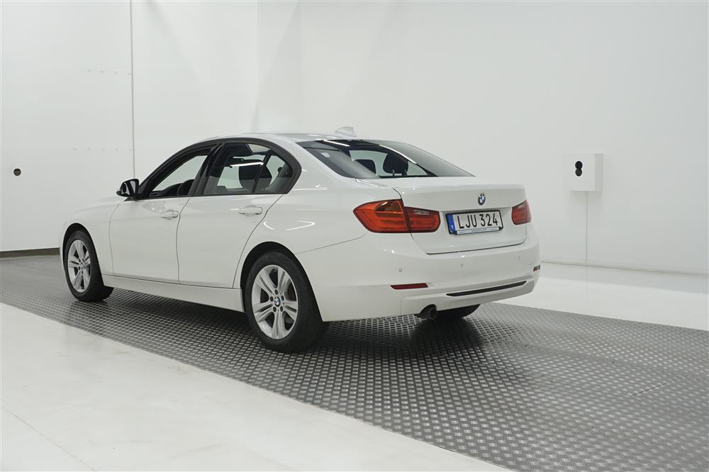 BMW 320d xDrive Sedan / Sport Line/ P-sensor / Få-Brukare