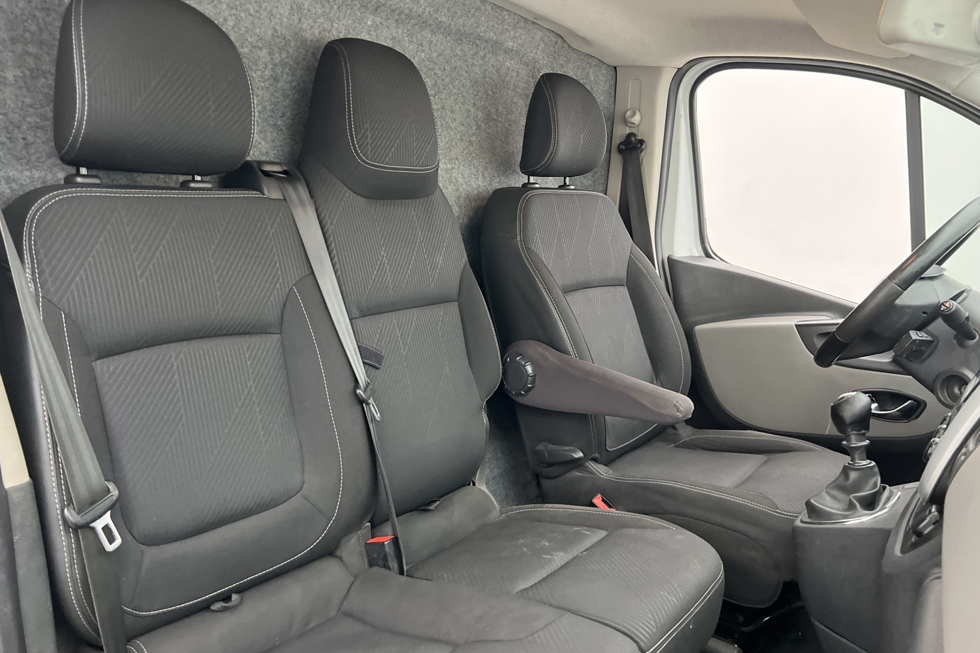 Renault Trafic L2 1.6 Värmare Dragkrok B-Kamera 3-Sits Moms