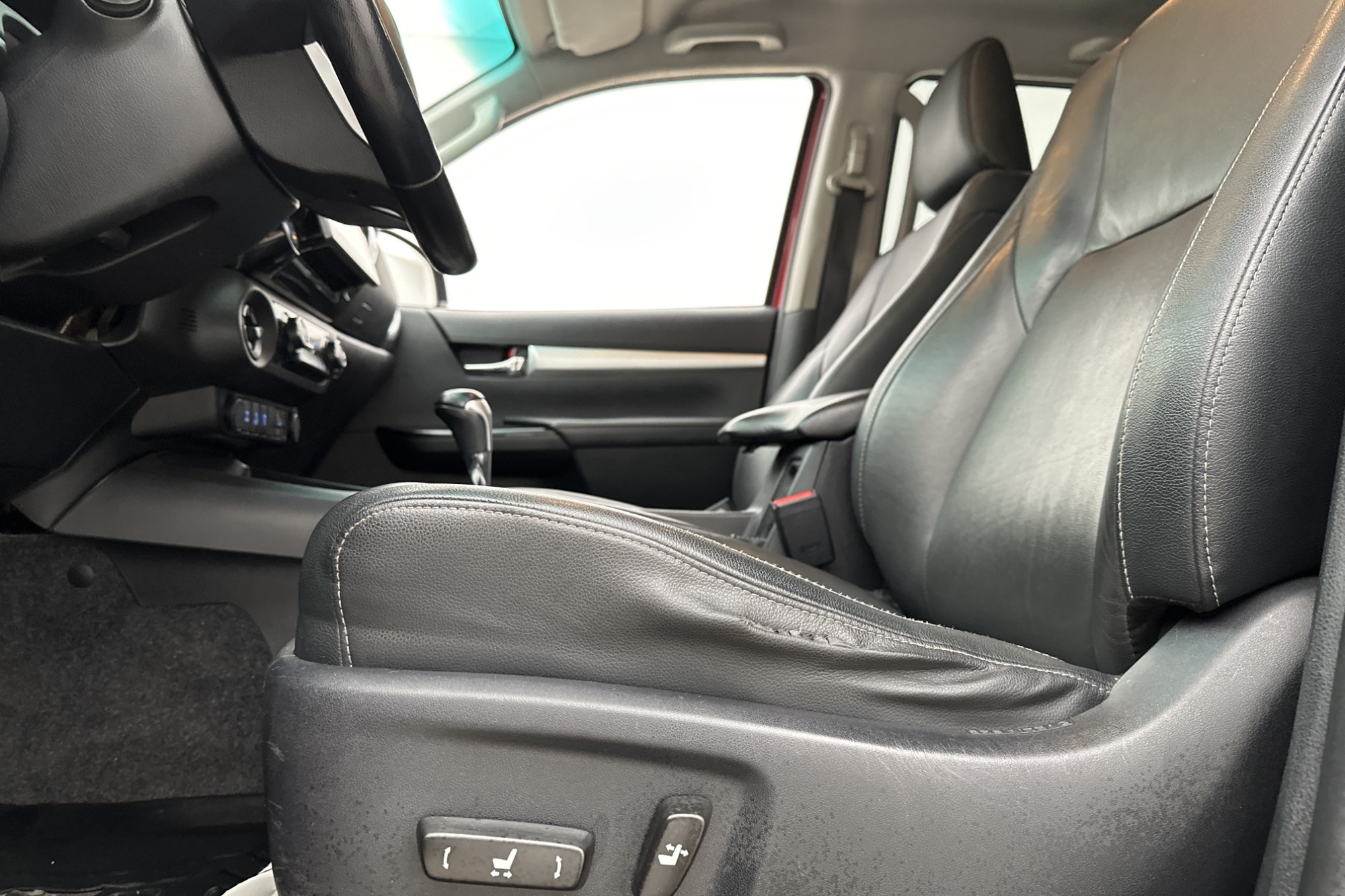 Toyota Hilux Premium 2.4 AWD Drag Diff Skinn Moms 1-Ägare