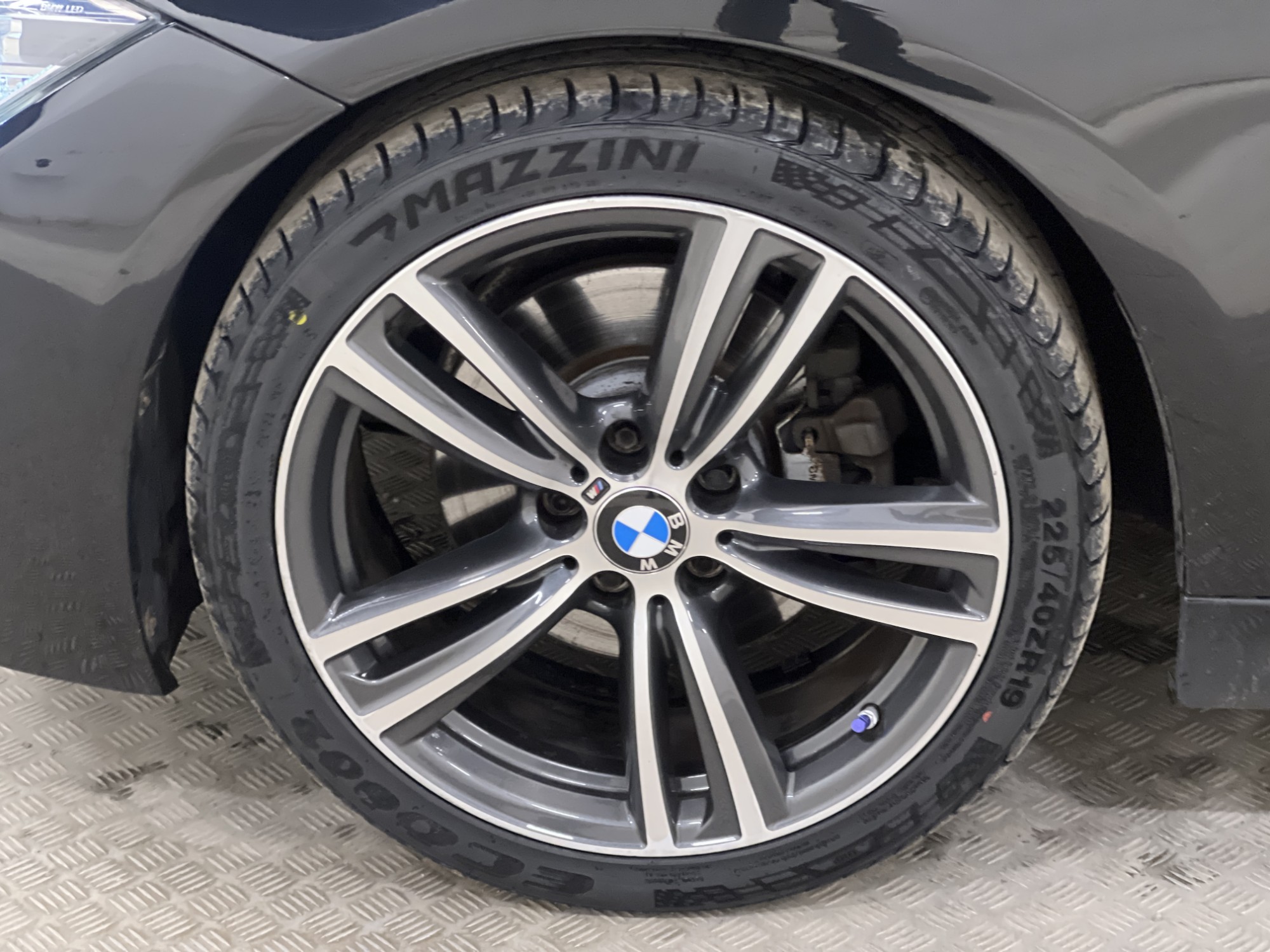 BMW 330i xDrive 252hk M Sport Navi H/K Pano Drag