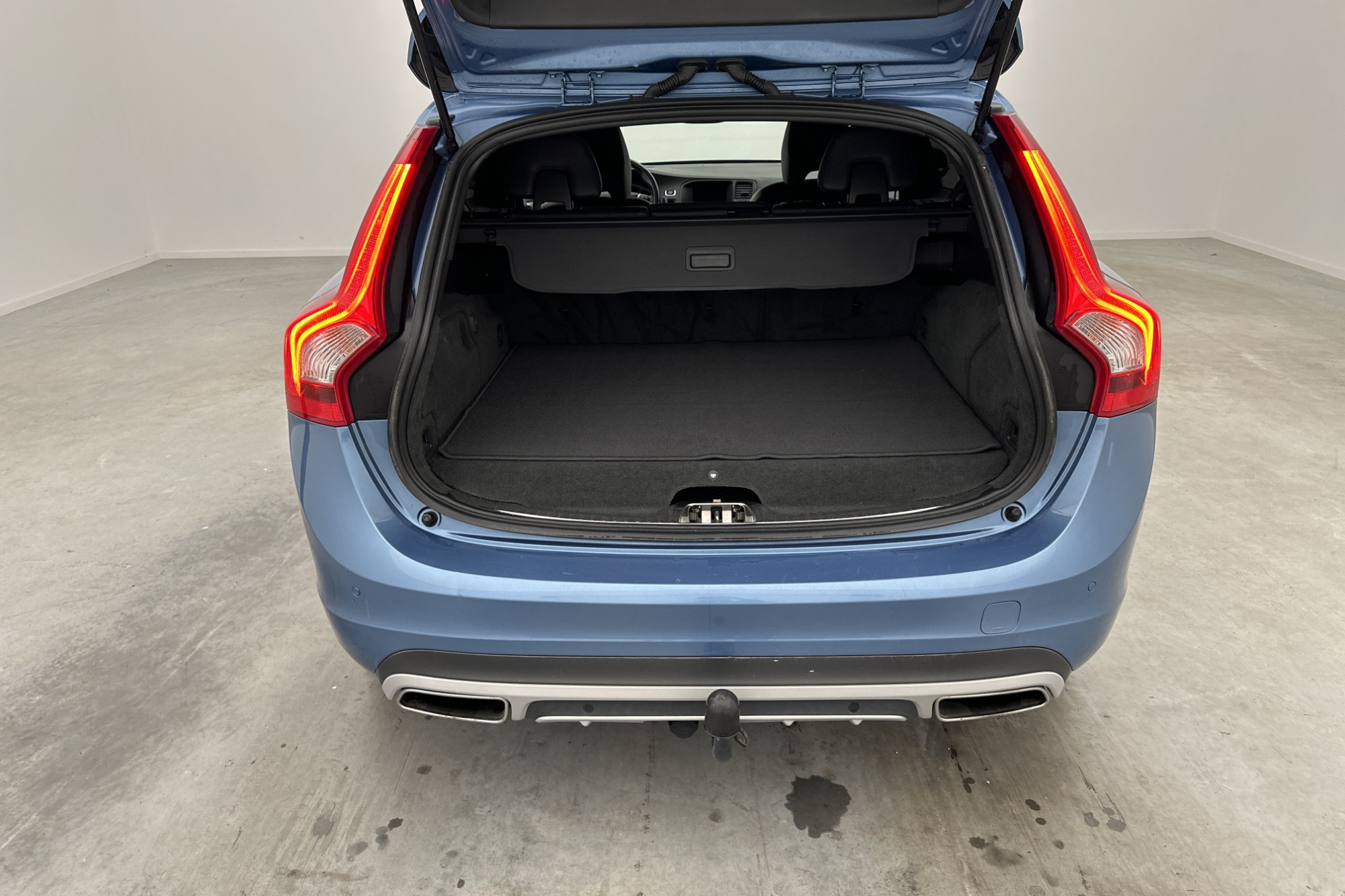 Volvo V60 D6 Plug-in AWD 283hk Summum VOC Navi BLIS Drag