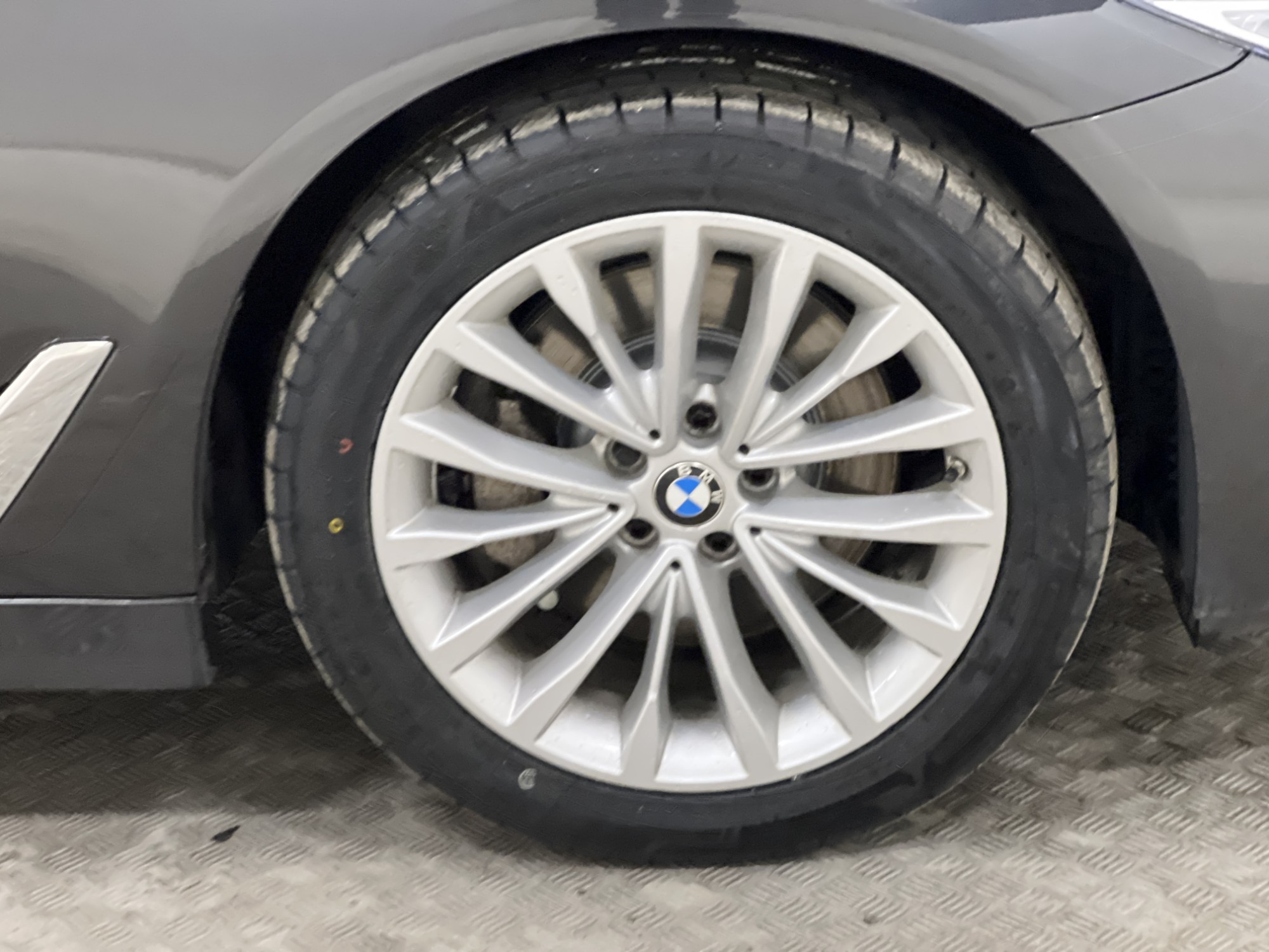 BMW 530 i Sedan 252hk Luxury Line Taklucka Kamera Skinn