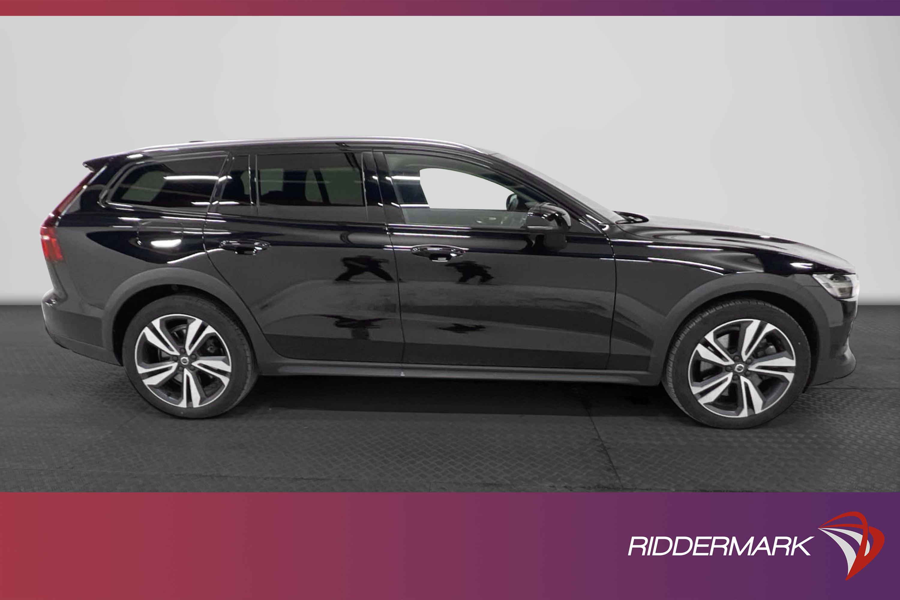 Begagnad Volvo V60 Cross Country B4 197hk AWD 2022 | Riddermark Bil