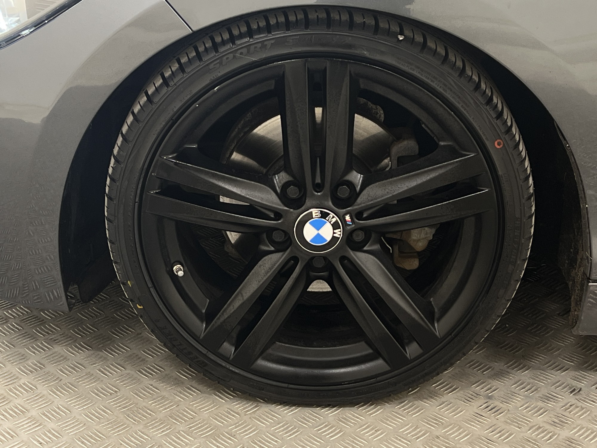 BMW 120 d Steptronic 184hk M-Sport H/K Taklucka Drag PDC 18"