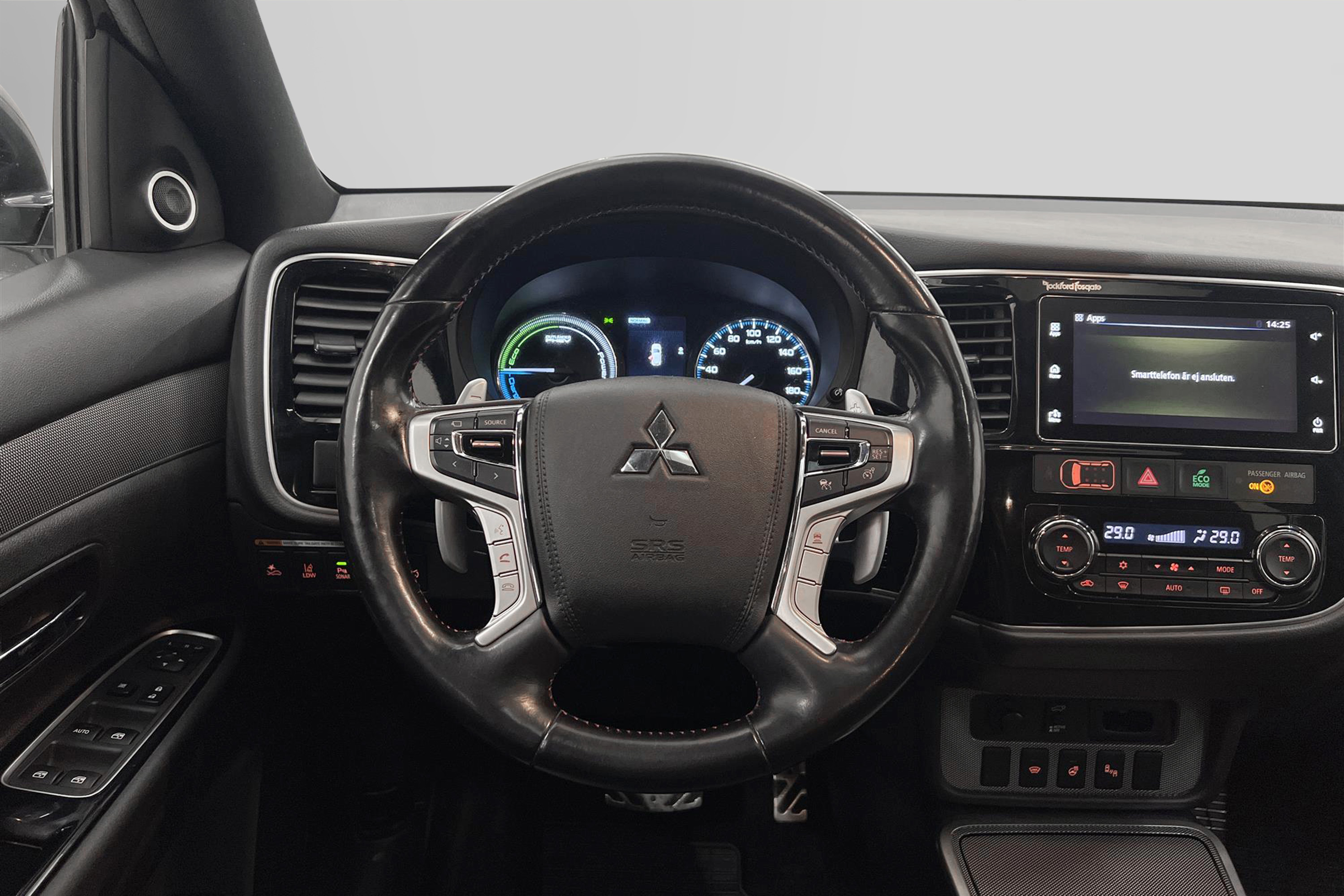 Mitsubishi Outlander P-HEV 4WD 360° Drag Taklucka Carplay