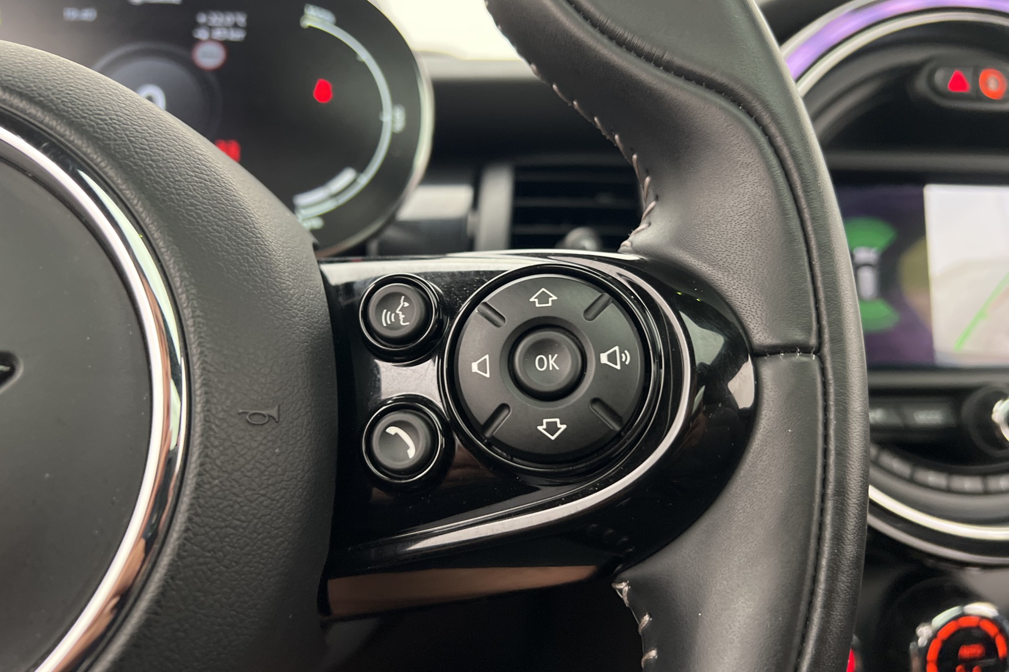 MINI Cooper SE 32.6 kWh 184hk Maximise Pano HUD Kamera Skinn