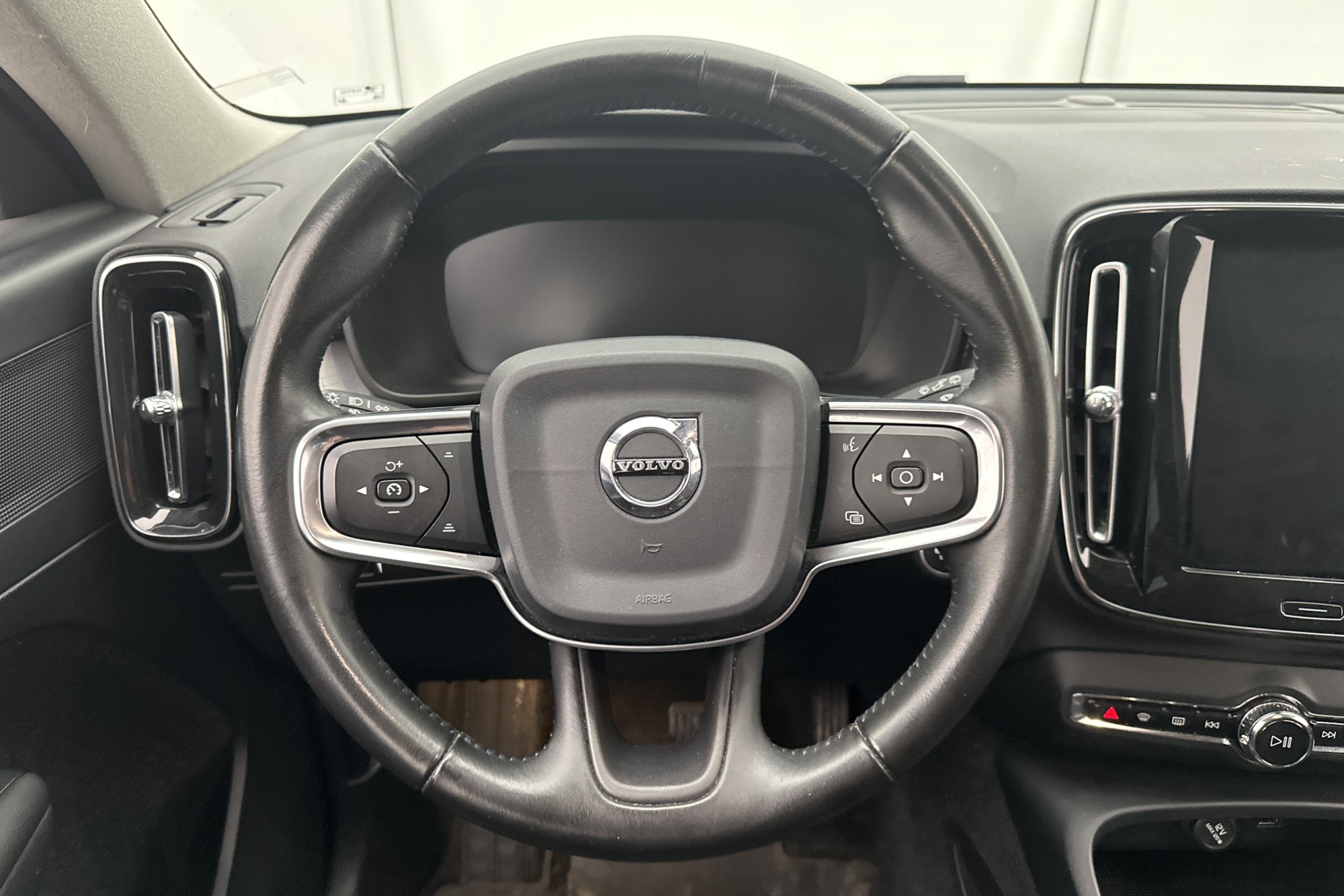 Volvo XC40 D3 AWD 150hk Momentum VOC Värmare CarPlay