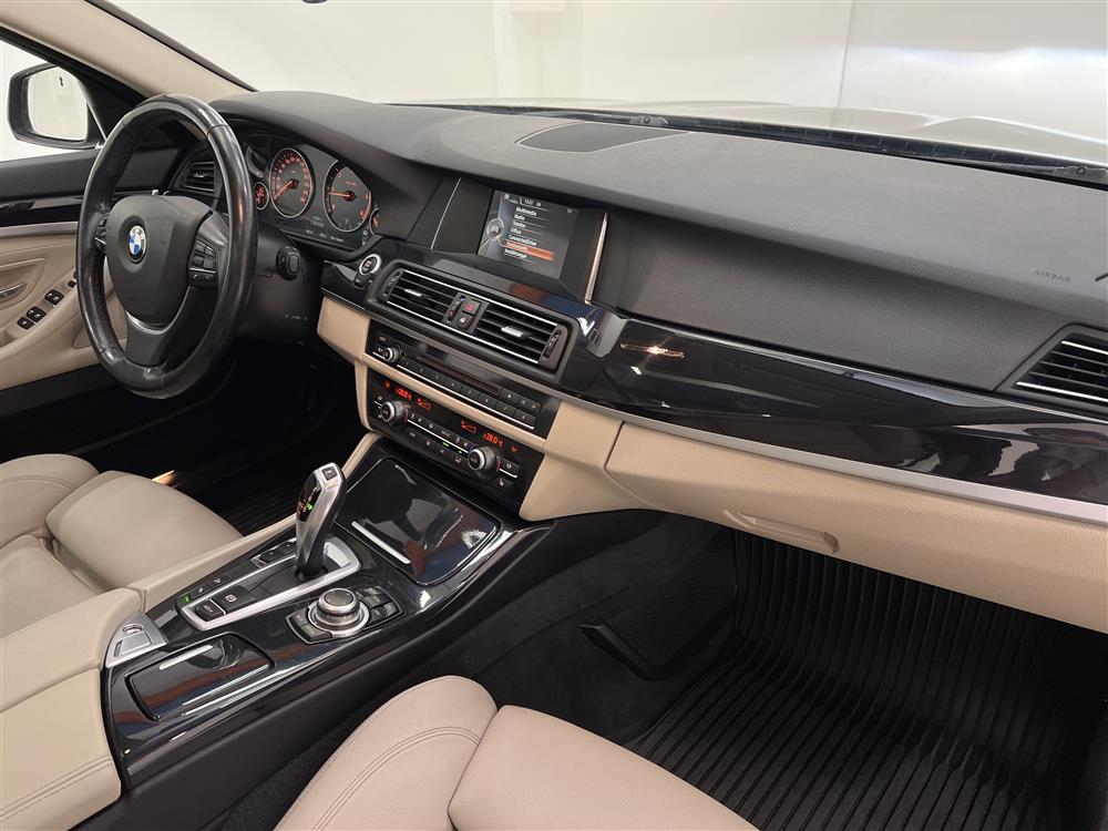 BMW 520d xDrive 190hk Skinn Panorama Rattvärme P-sensorer