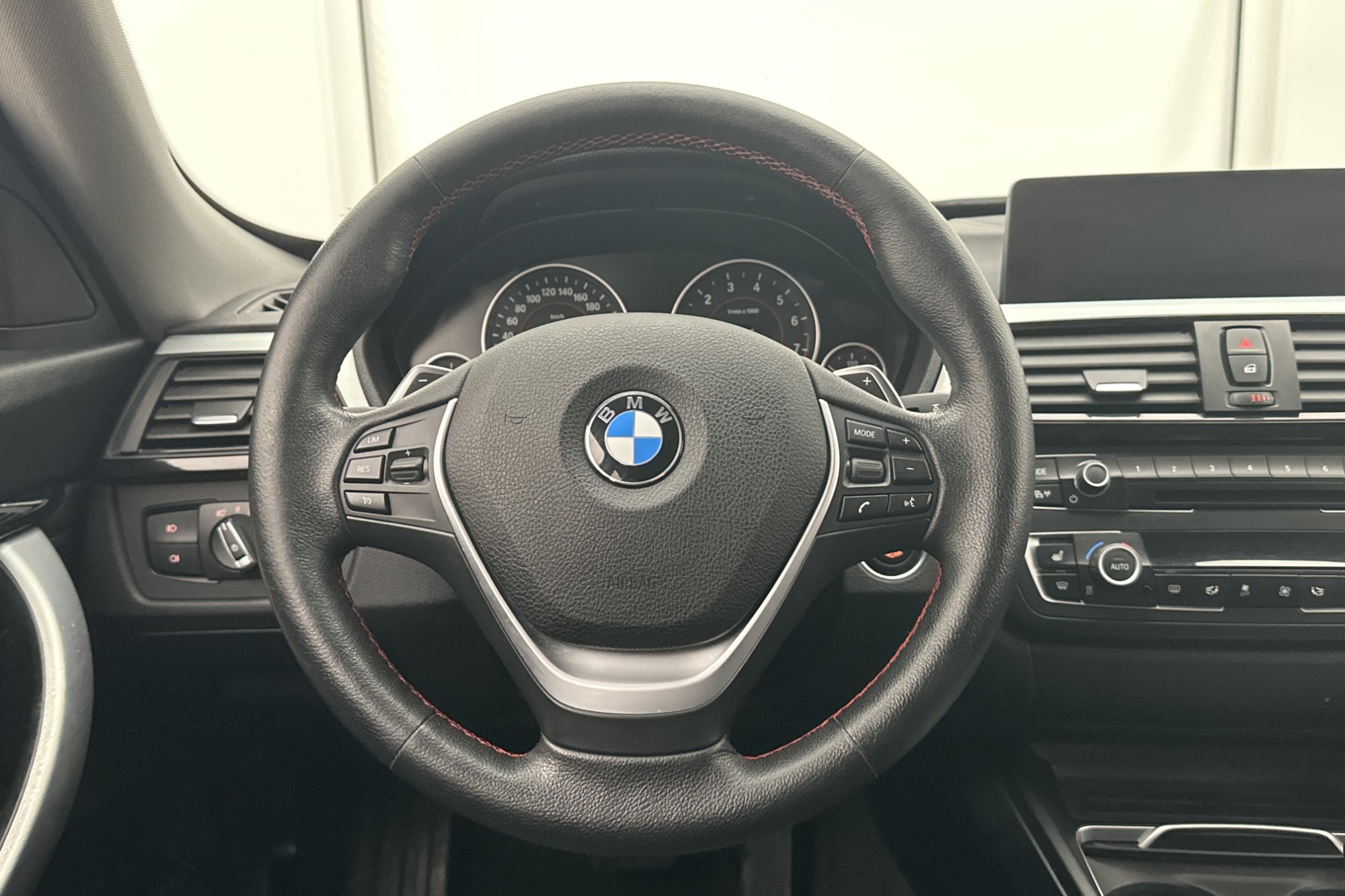 BMW 328 i xDrive GT Sport Line Navi Skinn Drag HiFi 