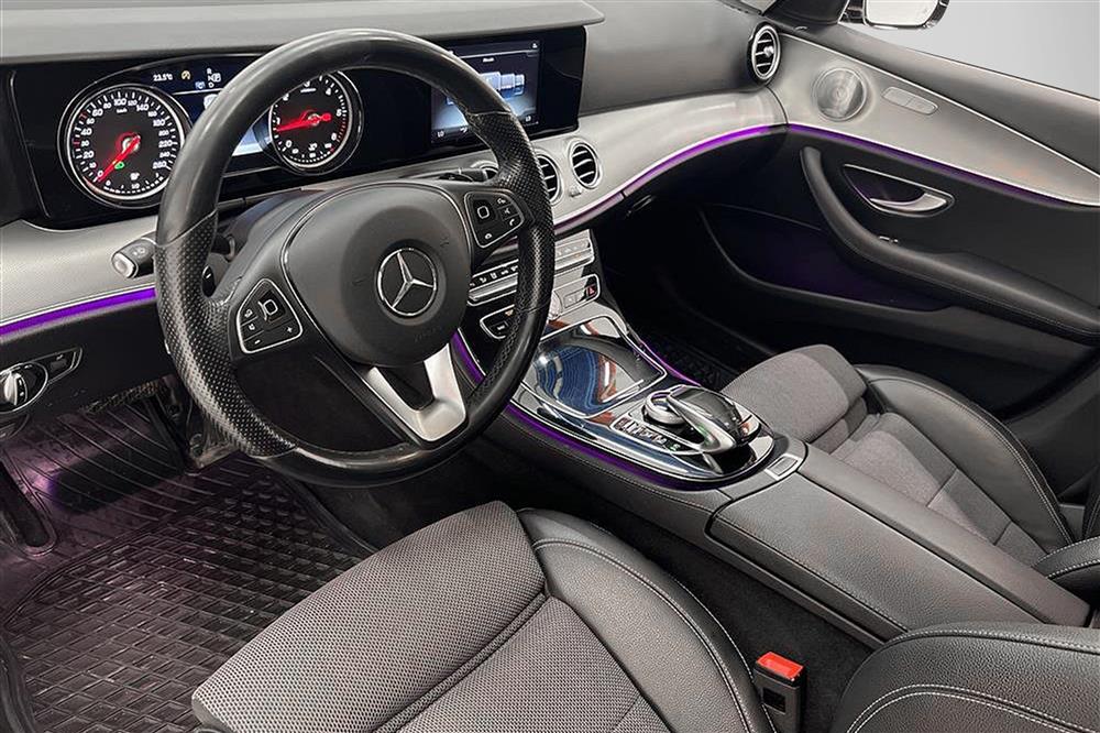 Mercedes-Benz E 220 d 4M 194hk D-värme Burmester 360° Drag