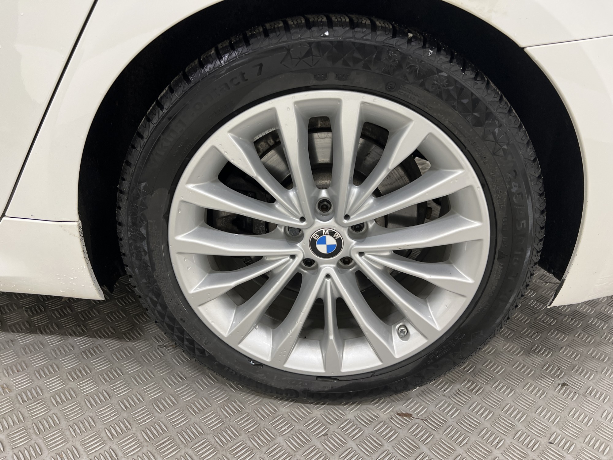 BMW 520d 190hk xDrive M Sport D-värm B-kamera Navi Drag