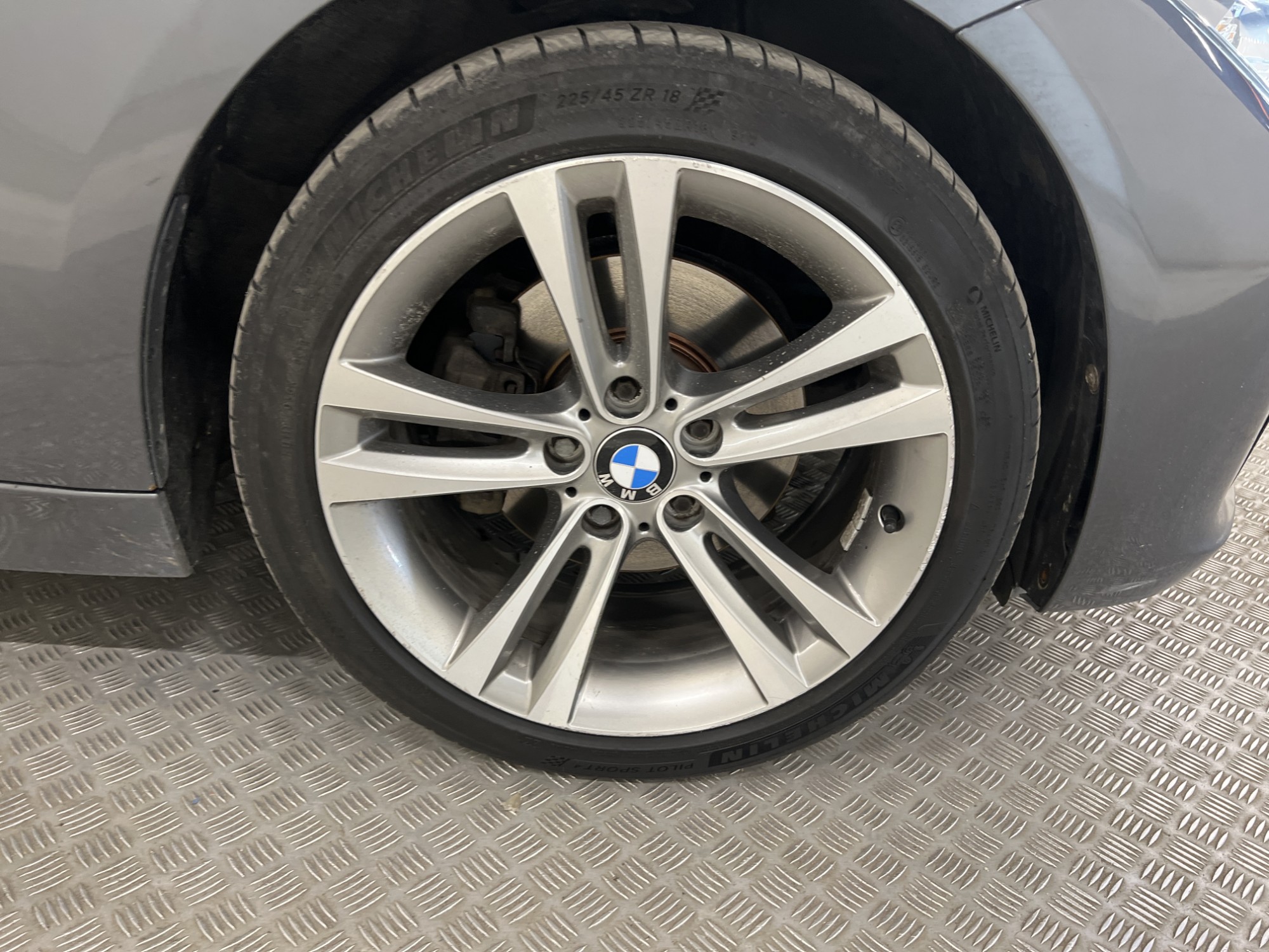 BMW 320d xDrive Touring 184hk Sportline M-Värmare Dragkrok