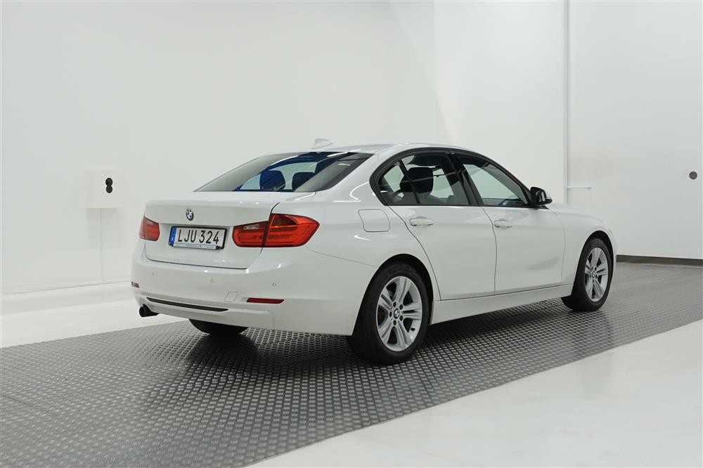 BMW 320d xDrive Sedan / Sport Line/ P-sensor / Få-Brukare