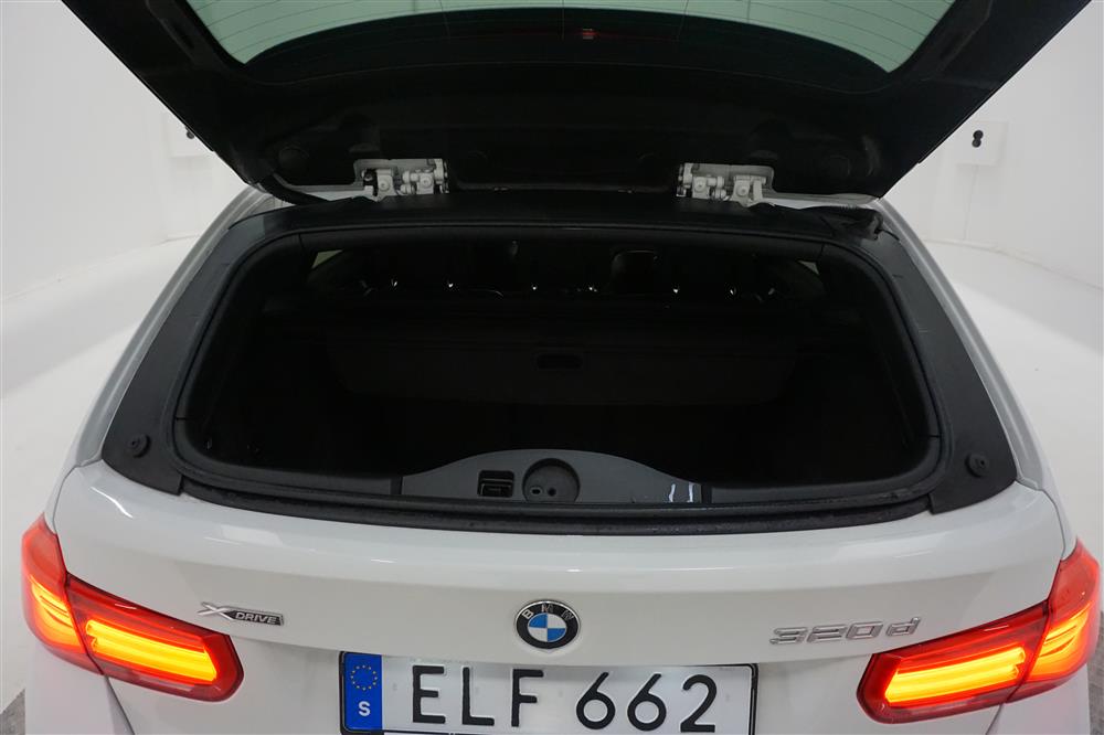 BMW 320d xDrive Touring 190hk M Sport Navi Cockpit Drag