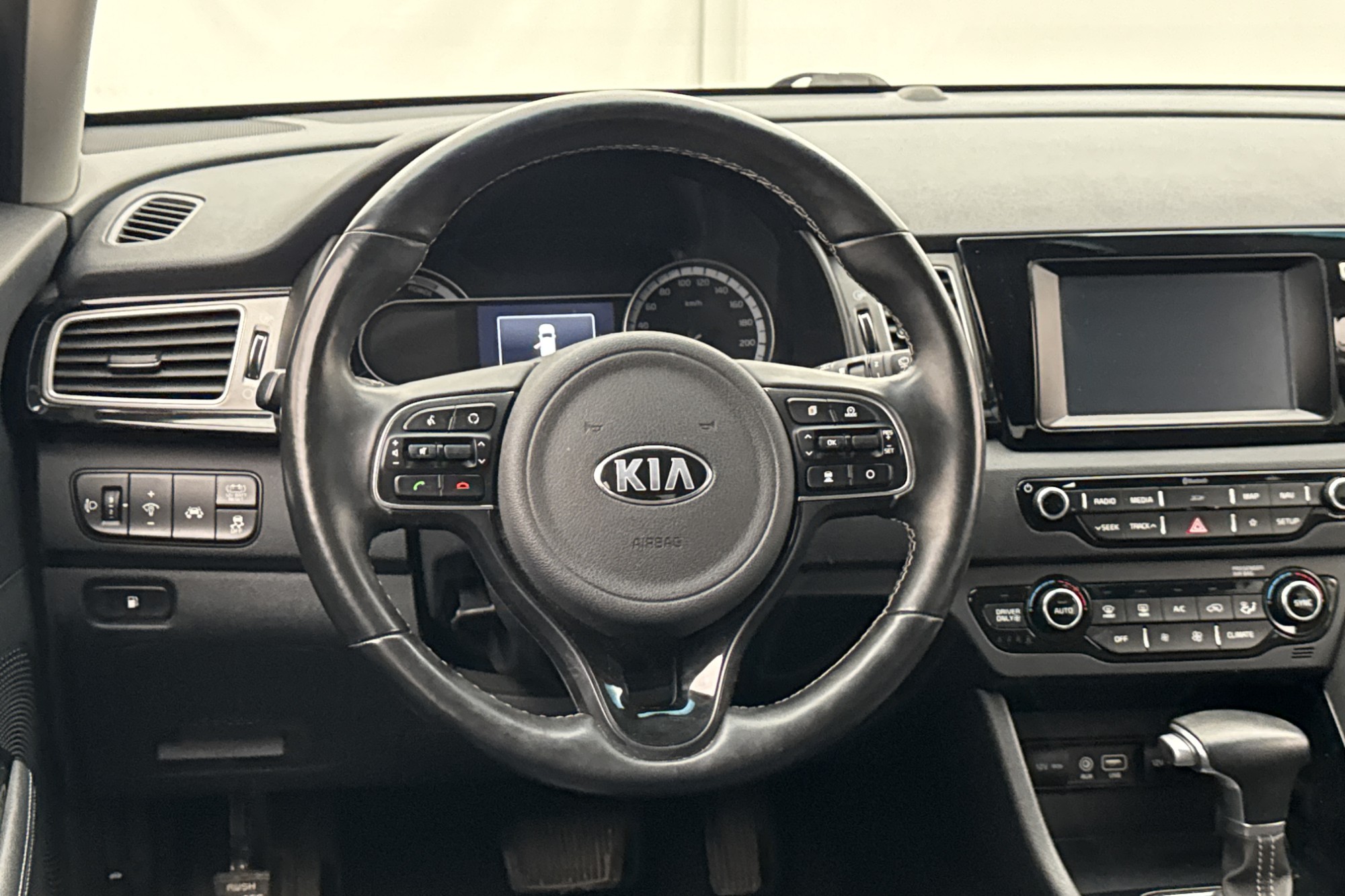 Kia Niro Hybrid Advance Plus Kamera Navi CarPlay Rattvärme