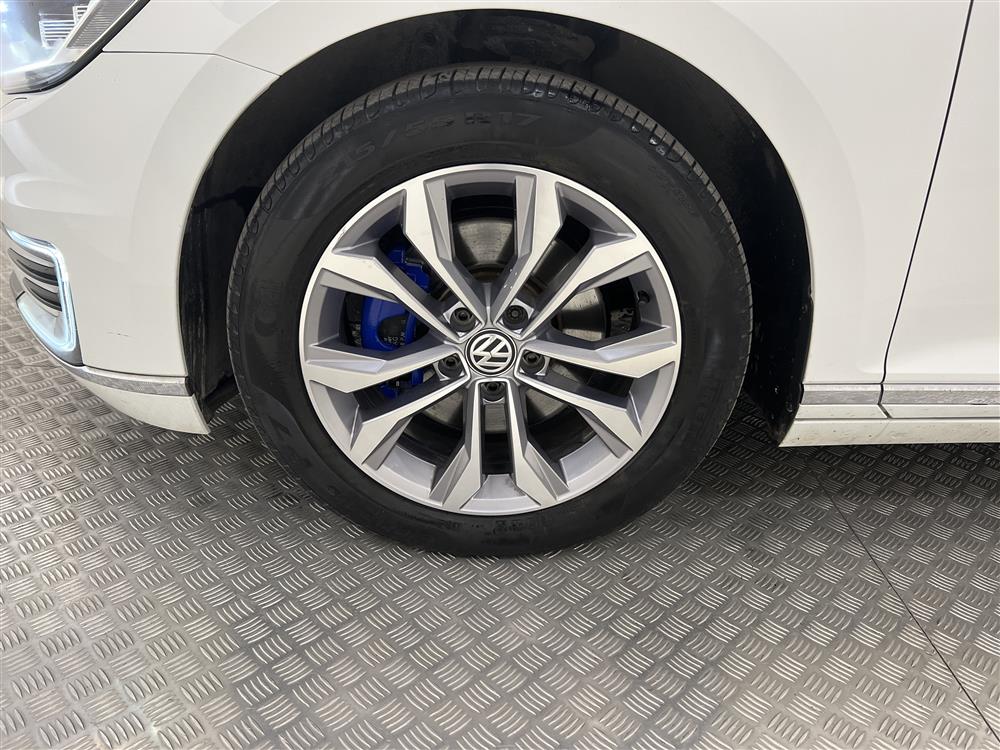 Volkswagen Passat GTE 218hk Executive Business Drag Nyservad