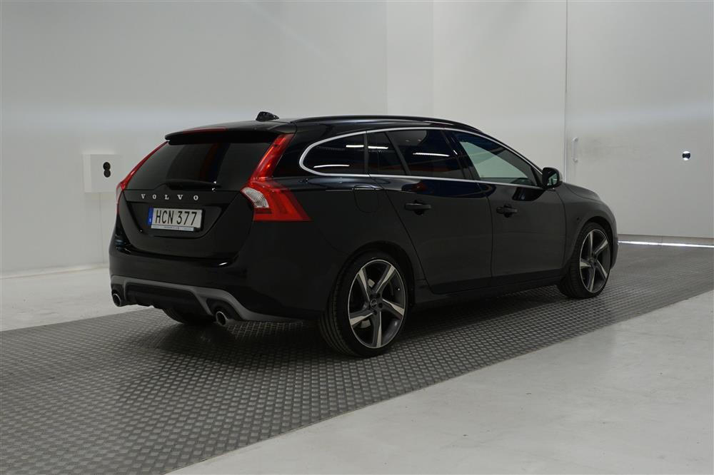 Volvo V60 D3 150hk R Design Navi Voc D-Värm PDC 0,4L/mil