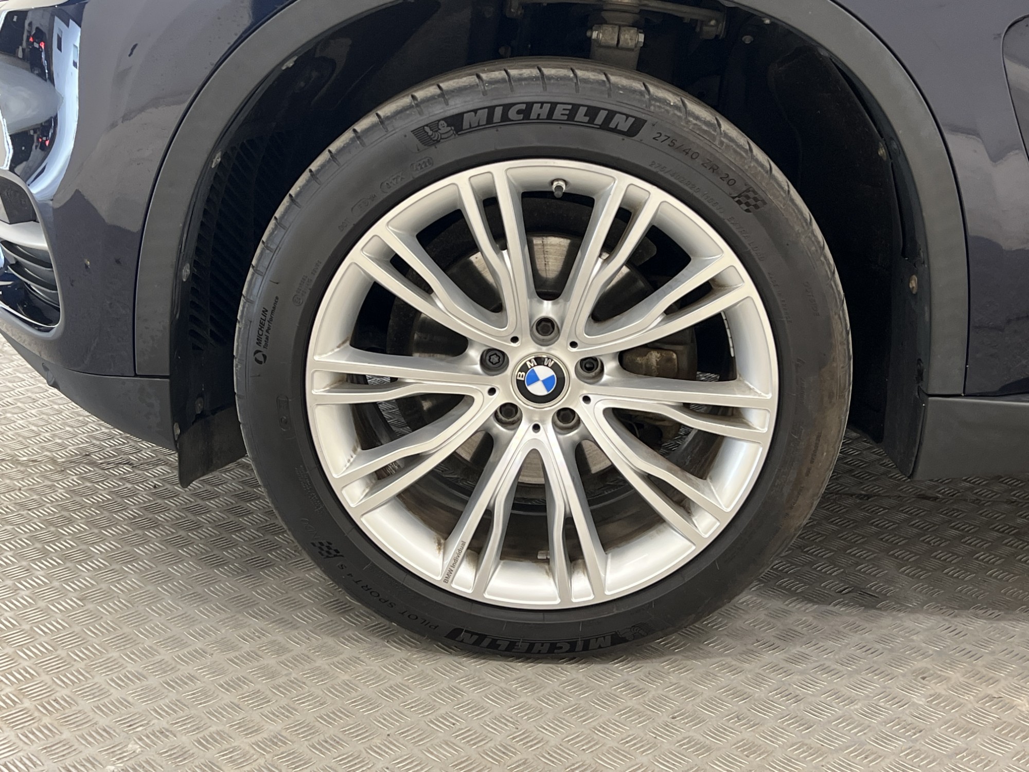 BMW X5 xDrive30d Kamera Värmare Drag HiFi Skinn Navigation