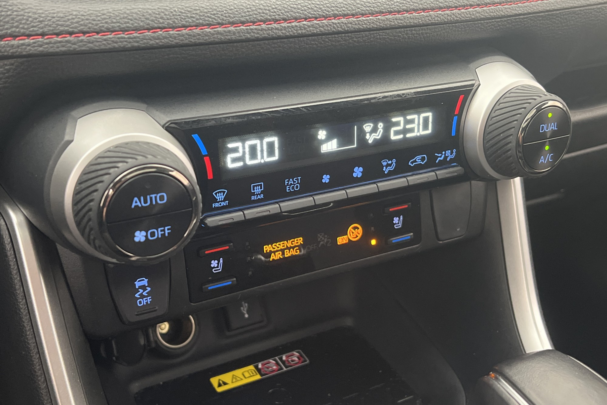Toyota RAV4 Plug-in Hybrid AWD 306hk Style Pano HUD Kamera