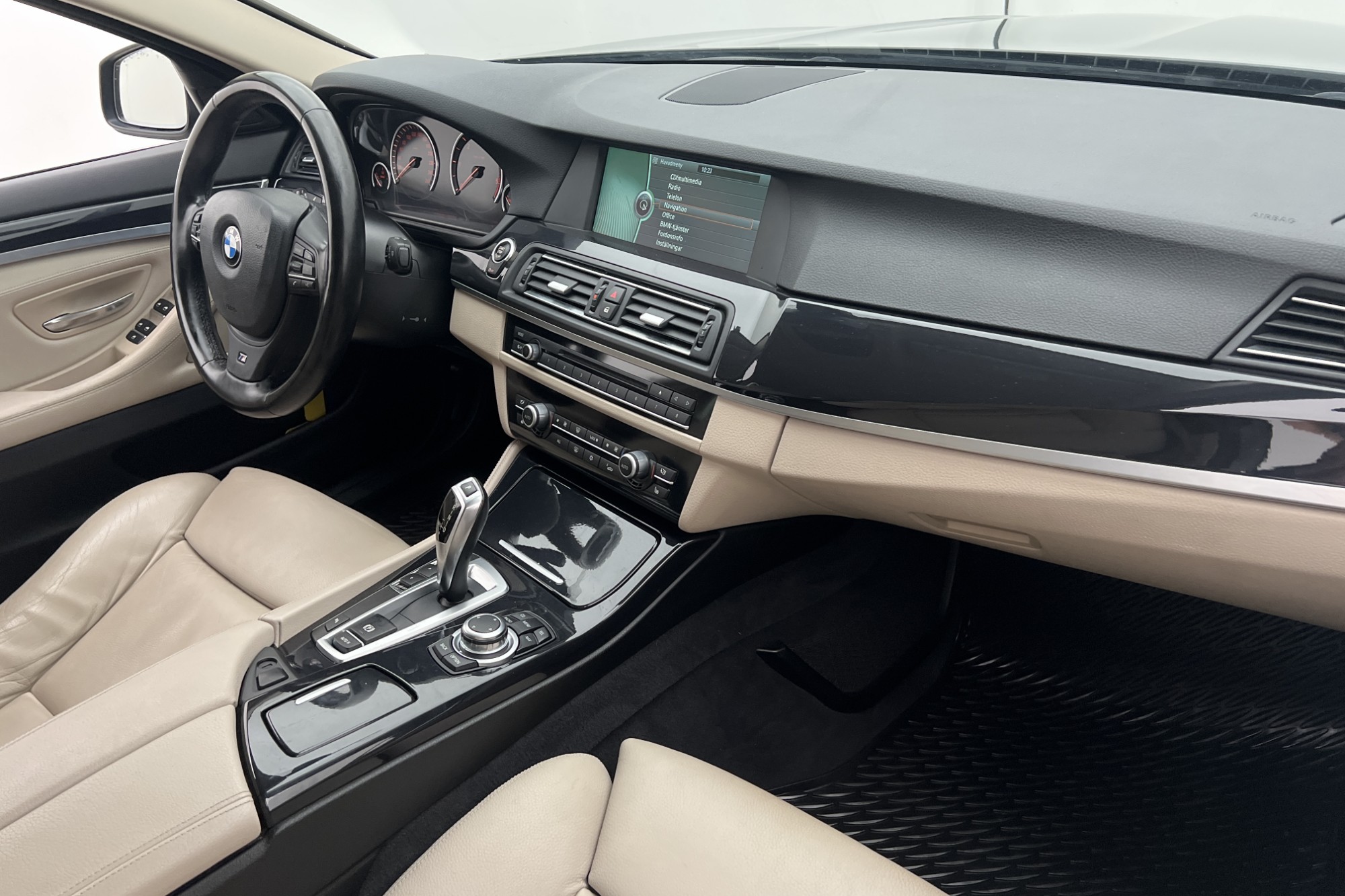 BMW 525 d Touring M-Ratt HiFi Komfortstolar Navi Välservad