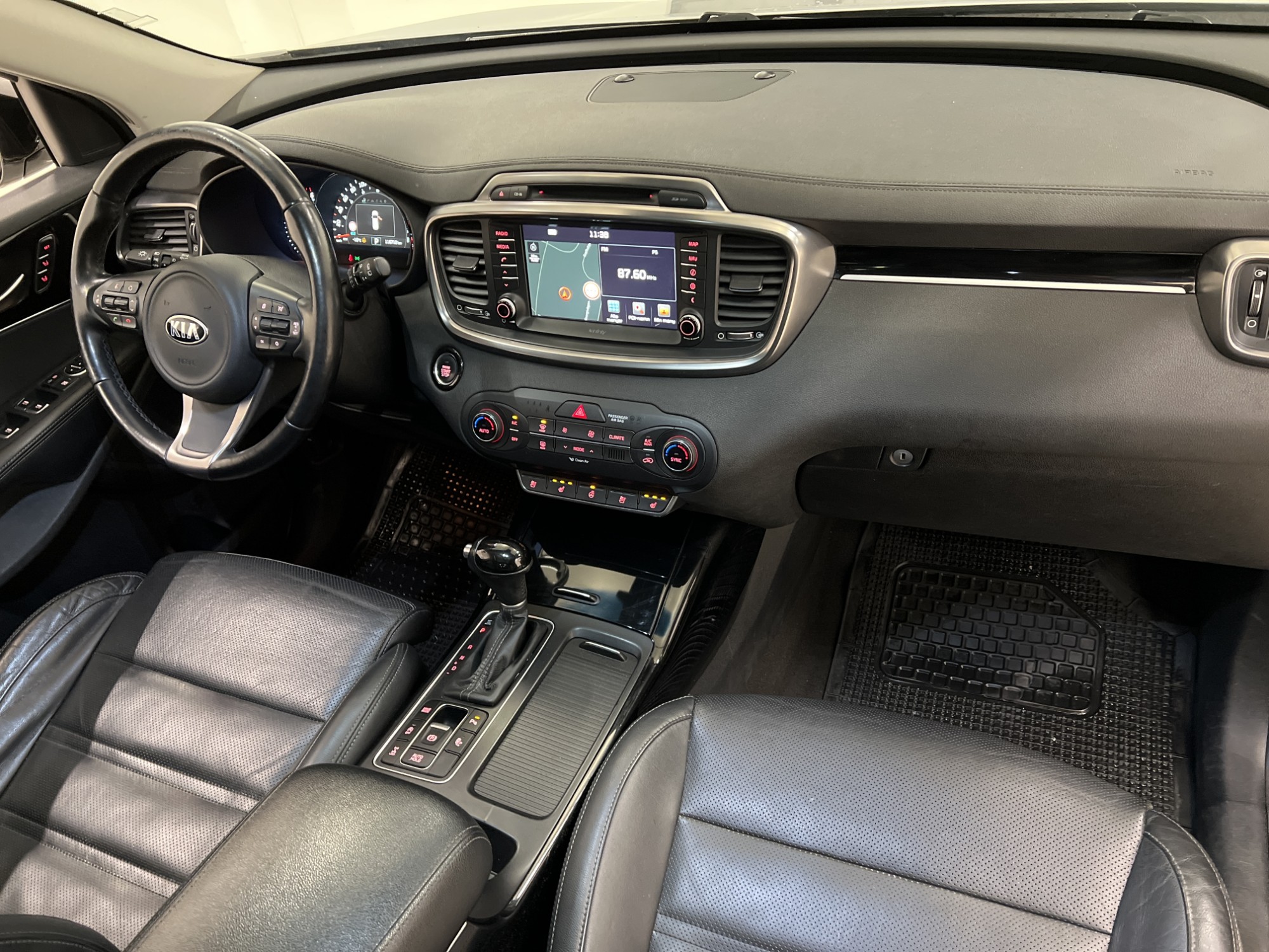 Kia Sorento AWD 200hk Business 7-Sit Pano Kamera GPS Välserv