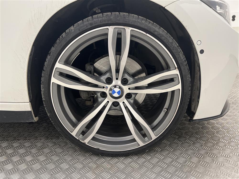 BMW 320d xDrive Sedan 190hk M-Sport HiFi Skinn Navi Drag